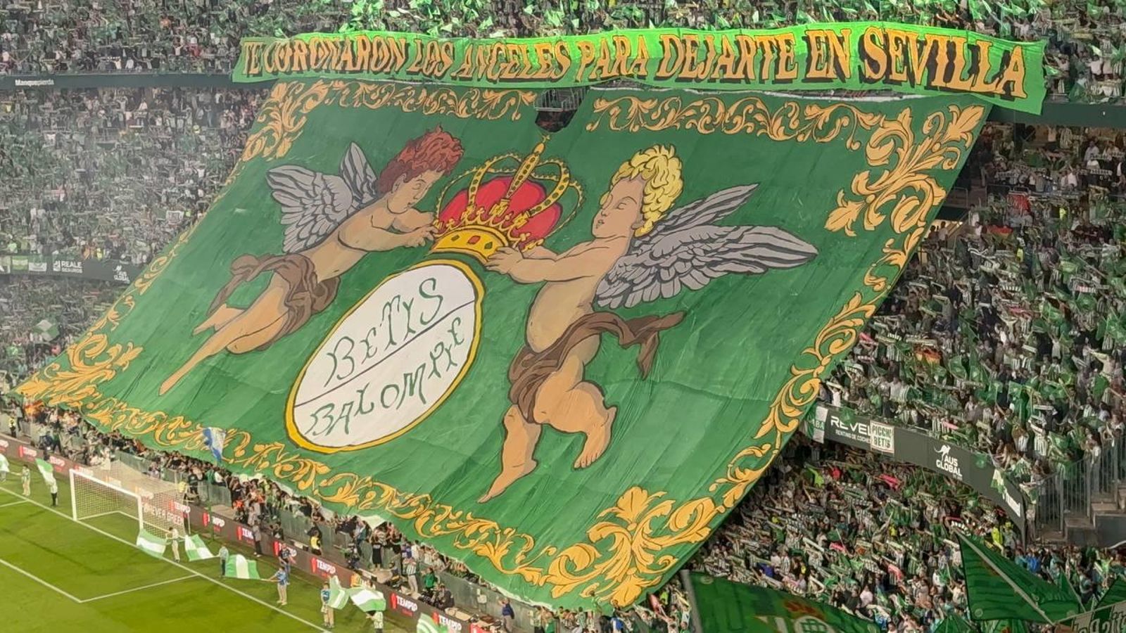 El tifo de la afición verdiblanca en el Benito Villamarín