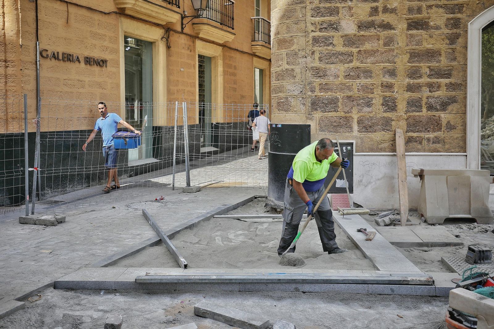 Imágenes de las obras e la plaza de España en Cádiz