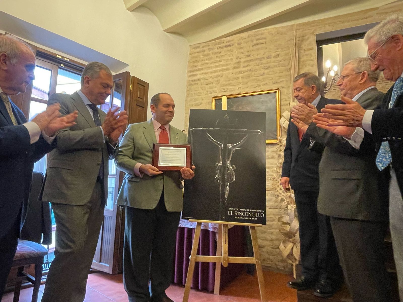 Momento de descubrimiento del cartel