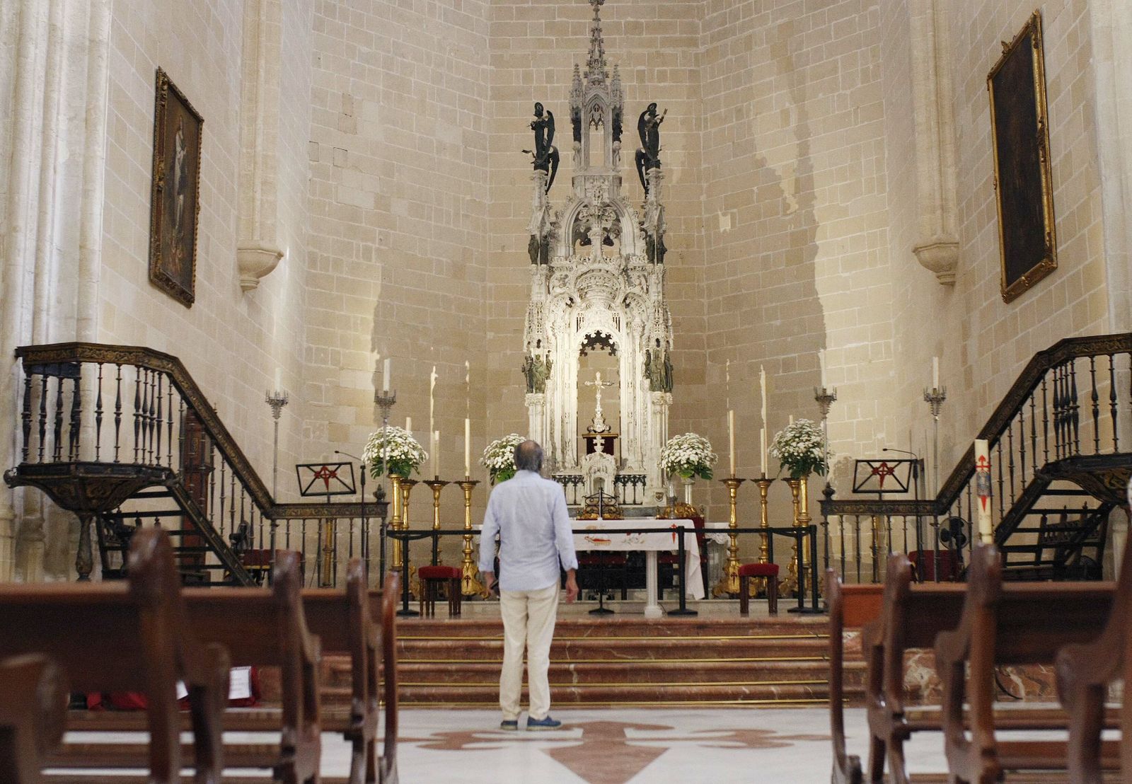 Imagen del baldaquino de la iglesia de Santiago.