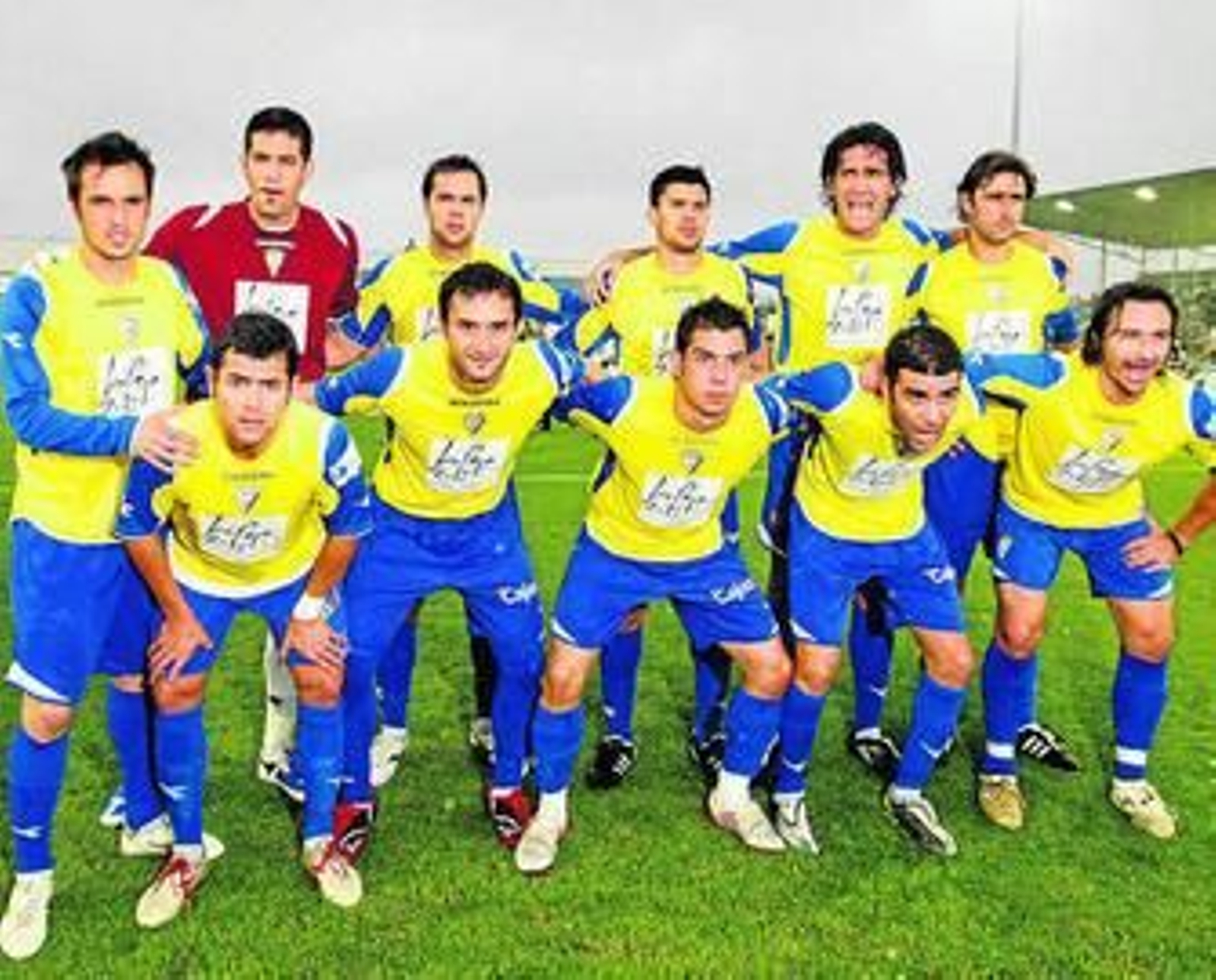Formación cadista que ascendió en Irún en la eliminatoria contra el Real Unión.