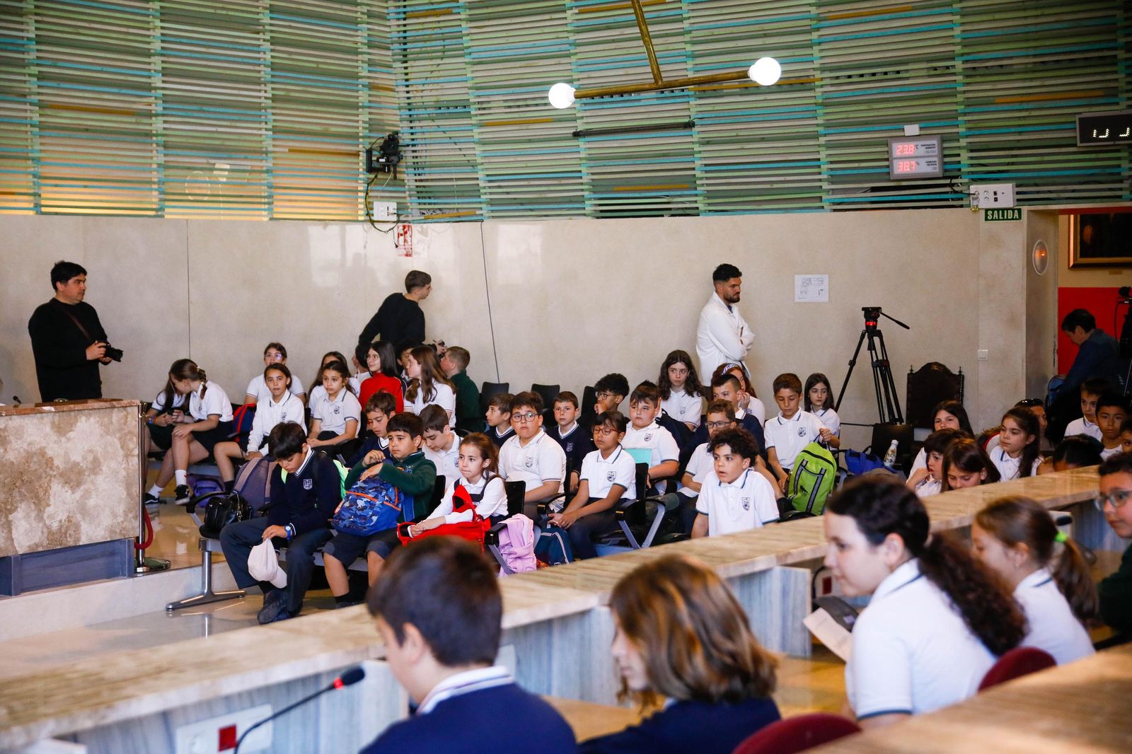 Visita al Ayuntamiento de Almería del colegio Virgen de Fátima, en imágenes