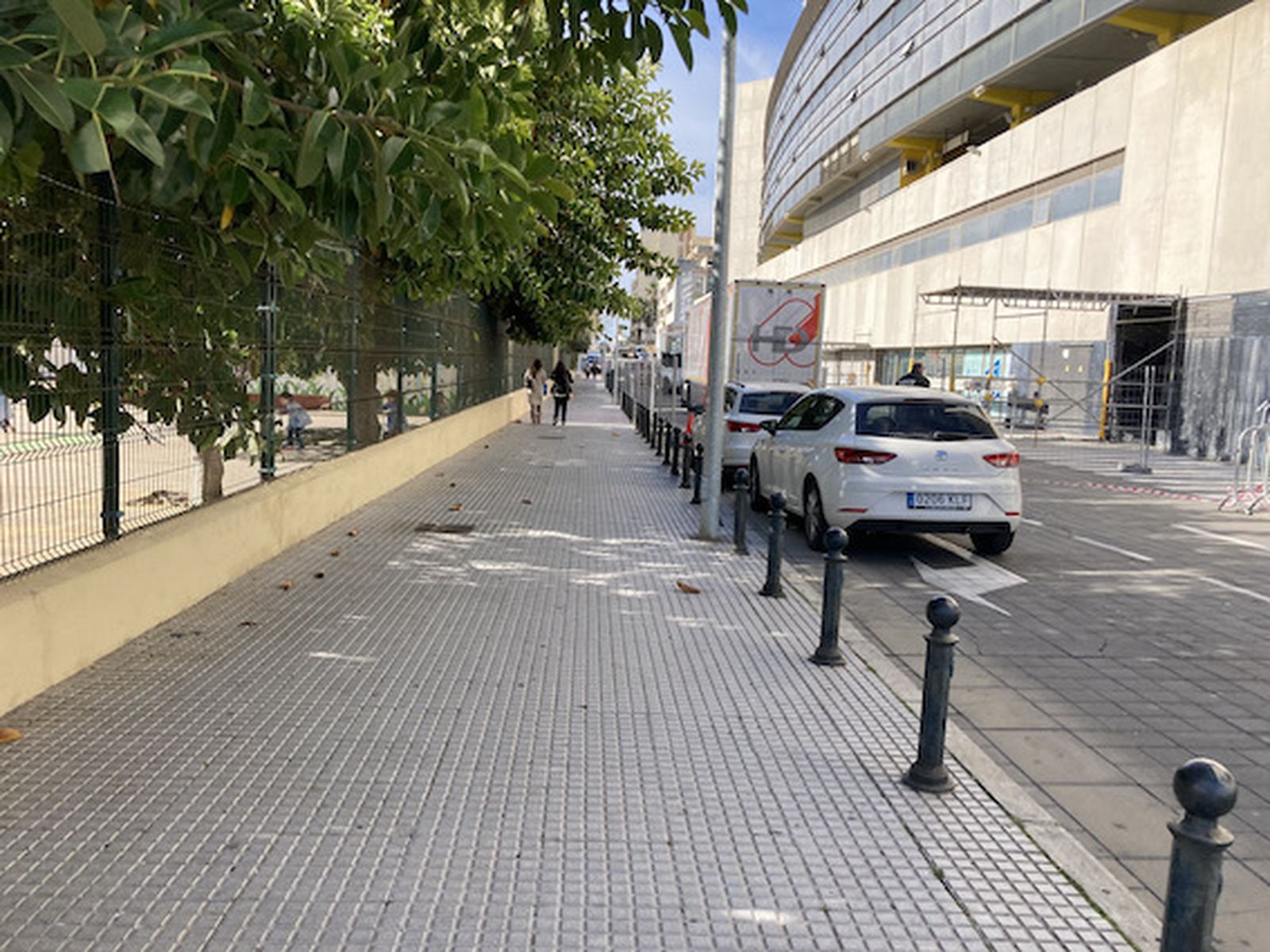 Así son los complicados accesos a los colegios de Cádiz