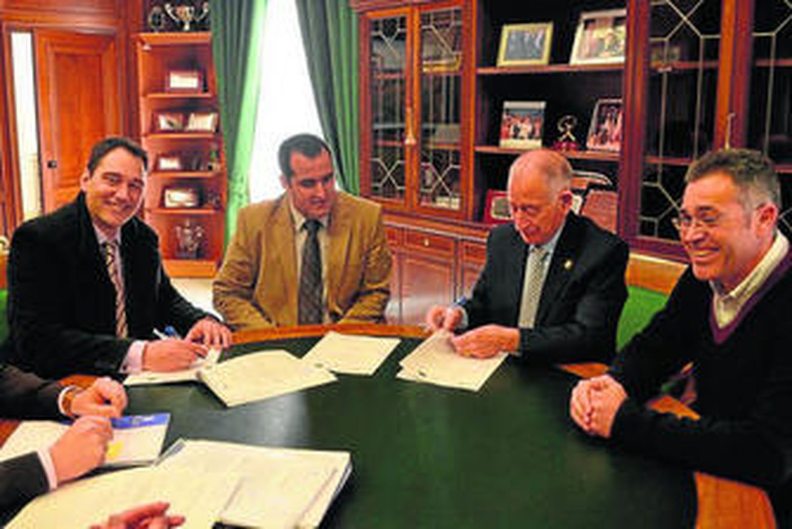 Momento de la firma del contrato de adjudicación.