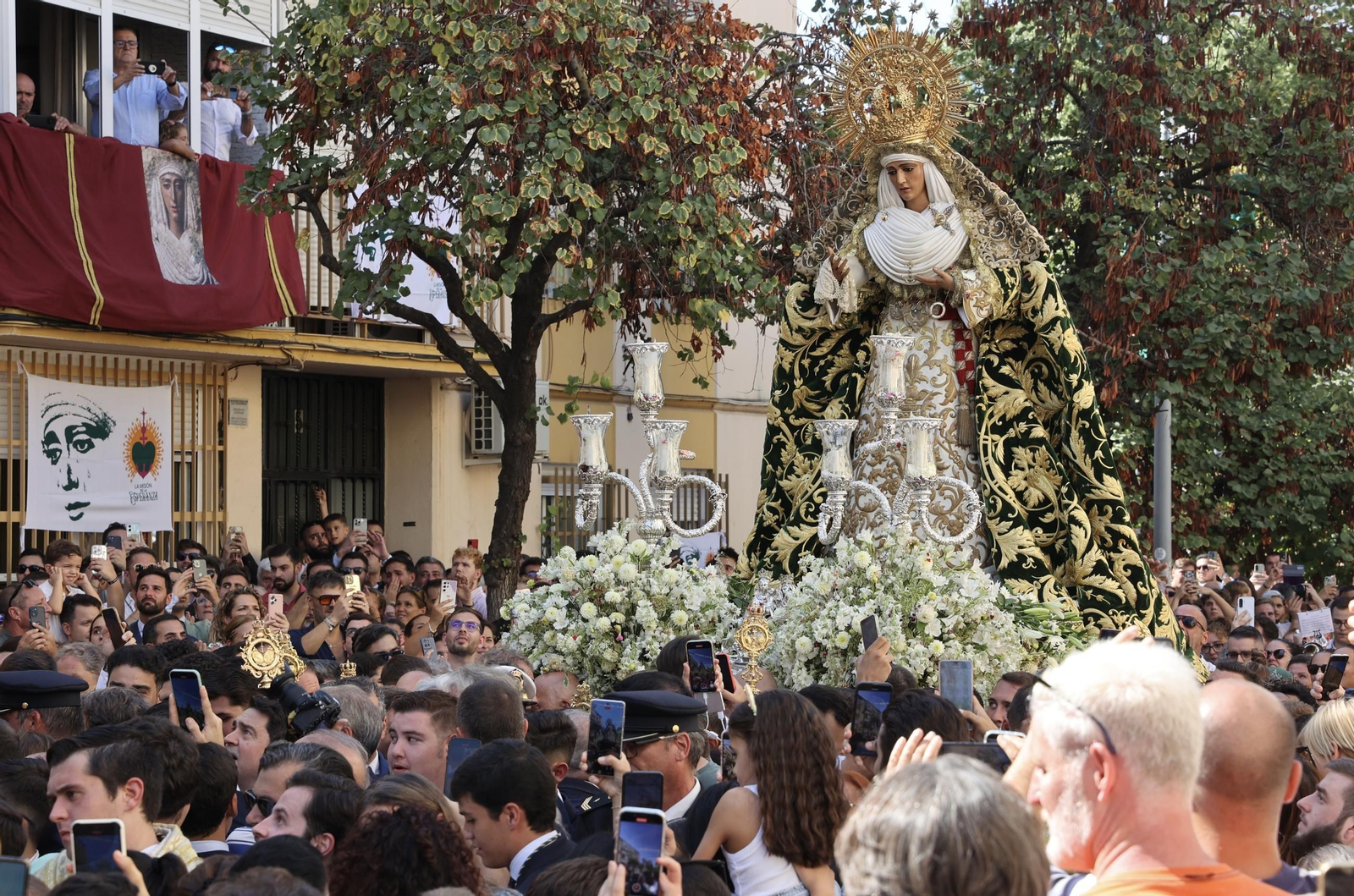 Fotos de la Misión de la Esperanza de Triana: del Tiro de Línea a las Letanías