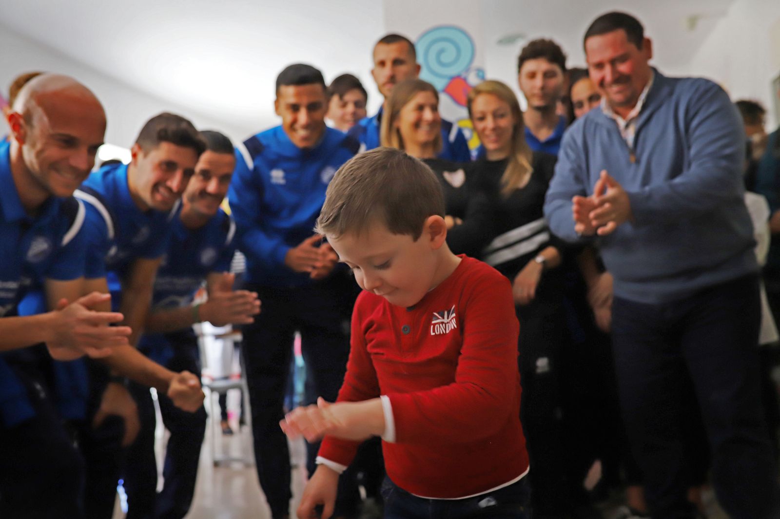 Enrega de regalos a los niños del Hospital del Xerez DFC