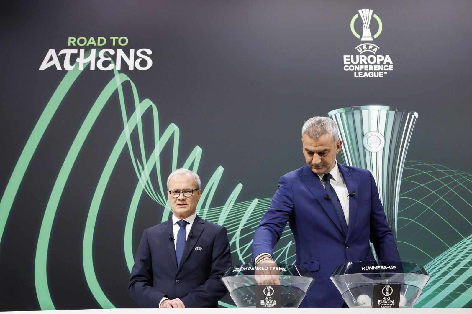 Las fotos de los sorteos europeos con el Betis en la Conference