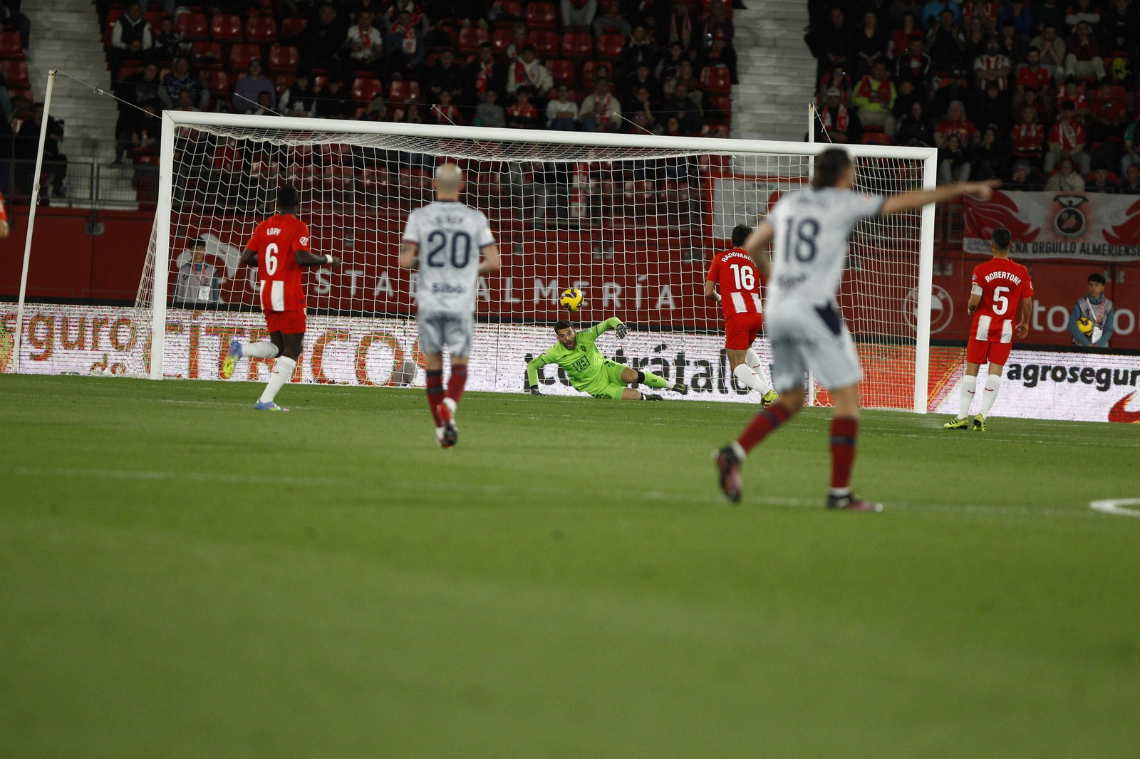 Las mejores imágenes del partido U.D. Almería-Levante U.D.