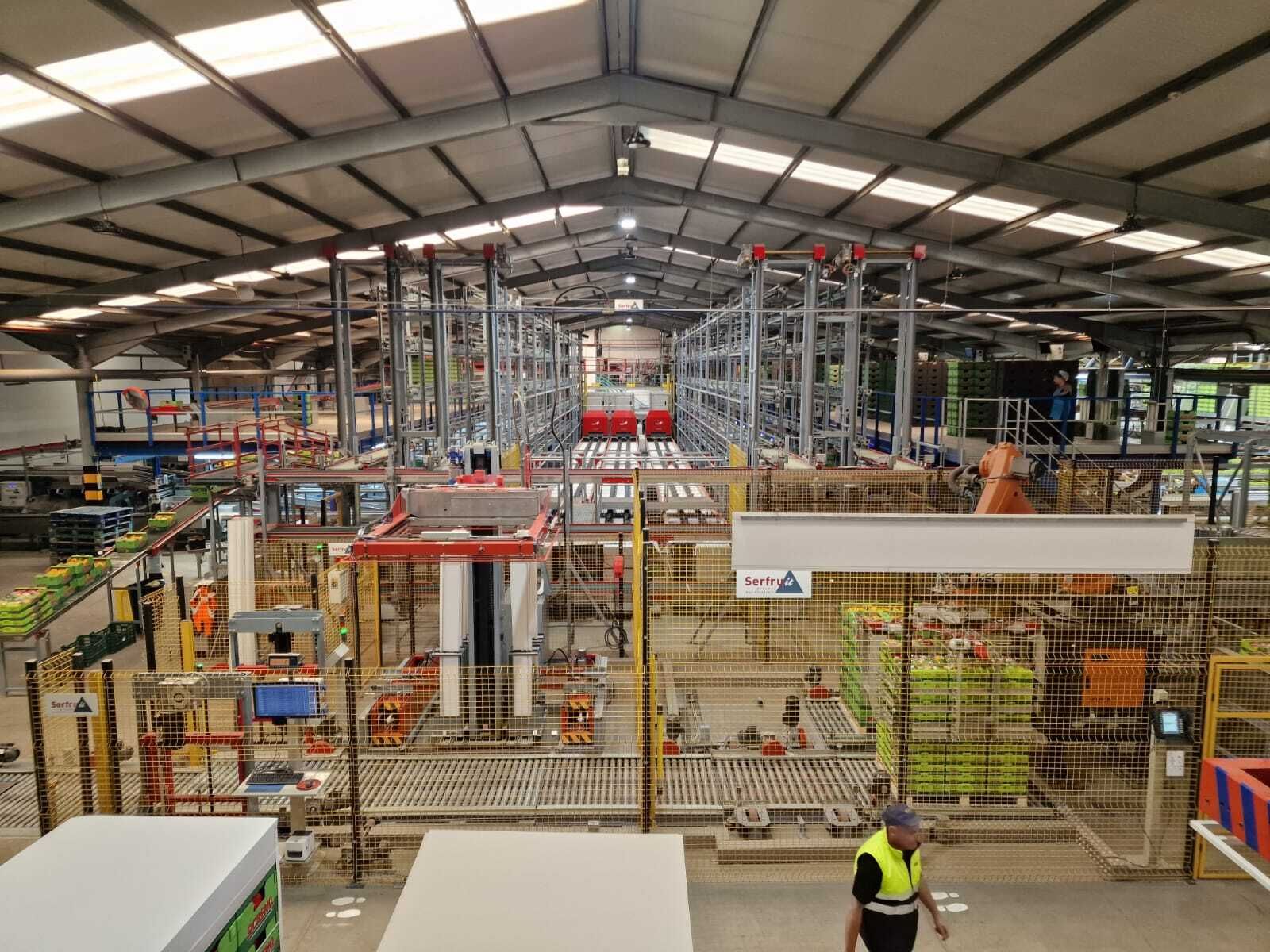 Interior de la instalaciones de SATACRENA en El Ejido, Almería.