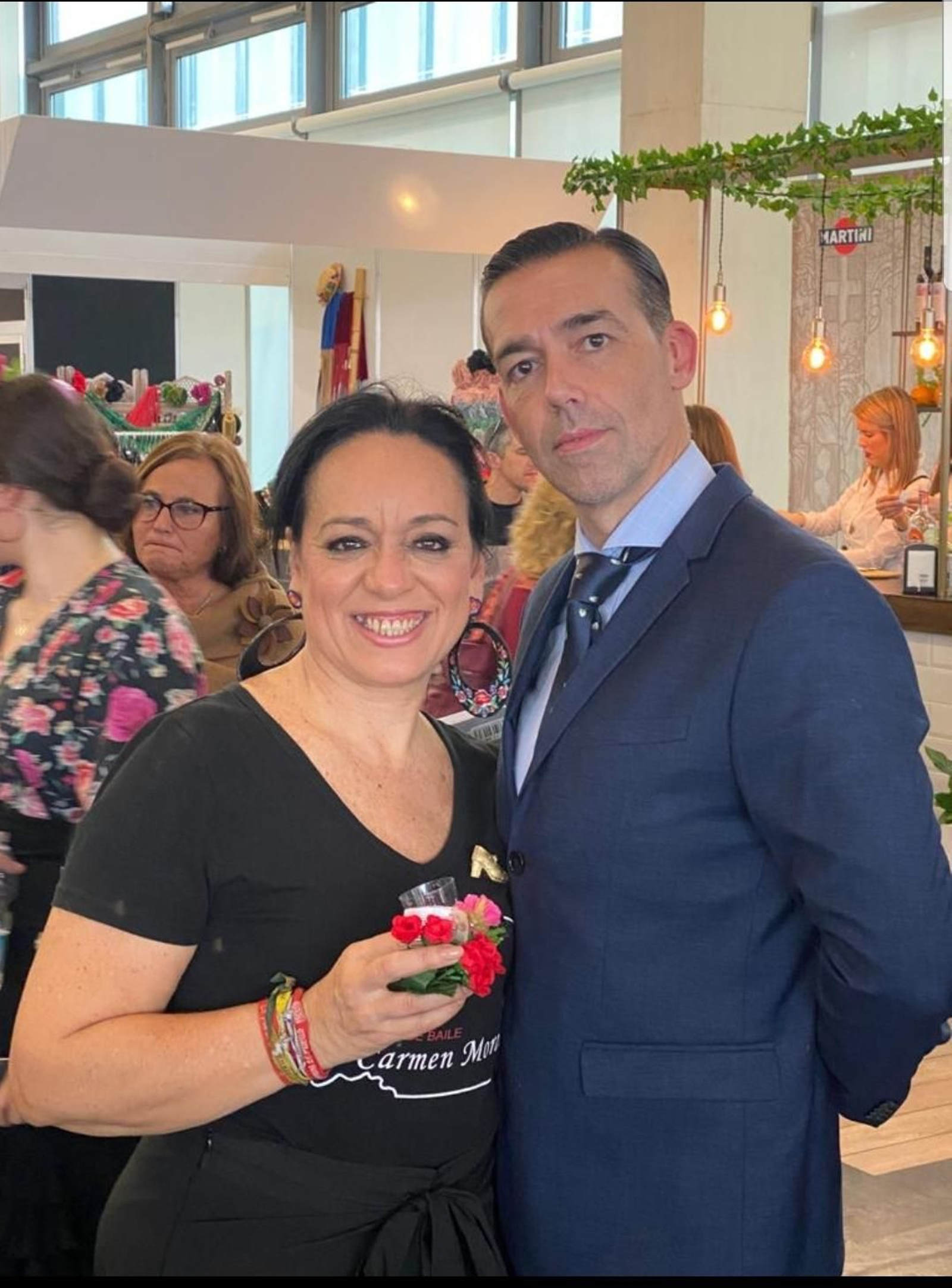 La profesora de baile Carmen Morales, junto al concejal David Calleja.