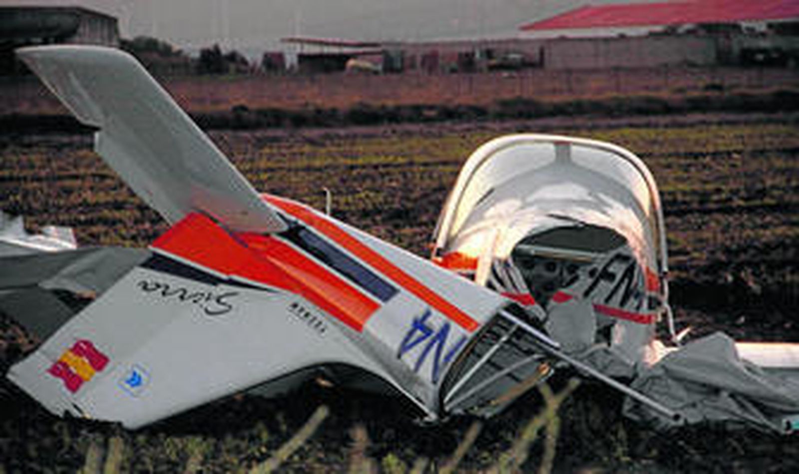 Imagen de la avioneta, poco después de su accidente en Tahivilla.
