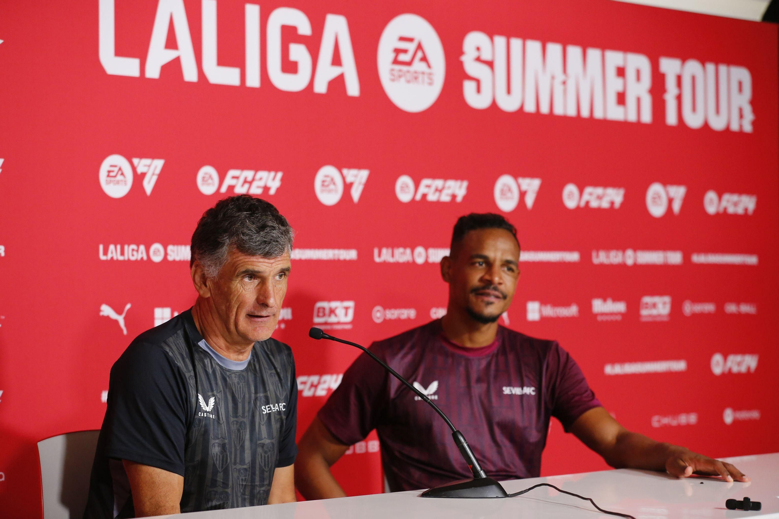 Las imágenes del Sevilla antes del derbi en México