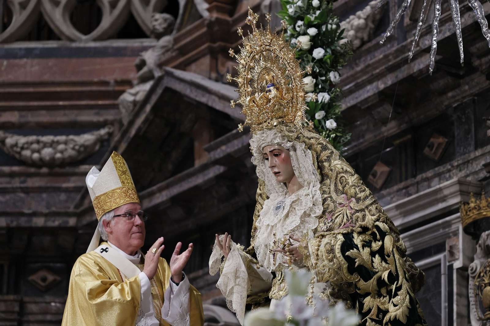 La coronación de la Virgen del Rocío en imágenes