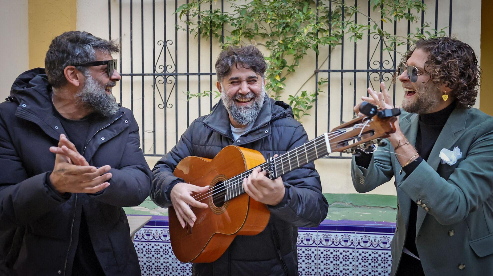 Luis de Periquín, junto a su hermano Nono y Maloko Soto.