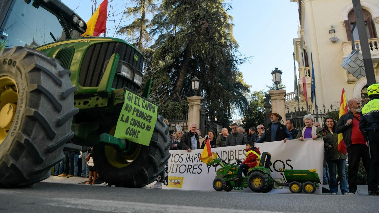 Un momento de las protestas ante Subdelegación.