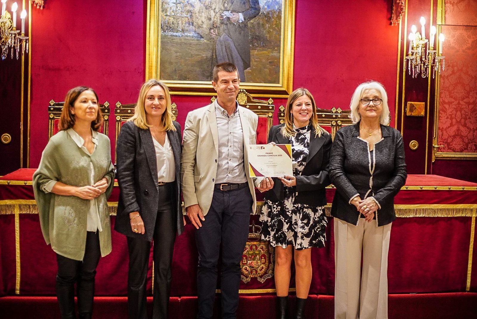 Imagen de la entrega del Premio Concilia del Ayuntamiento de Granada