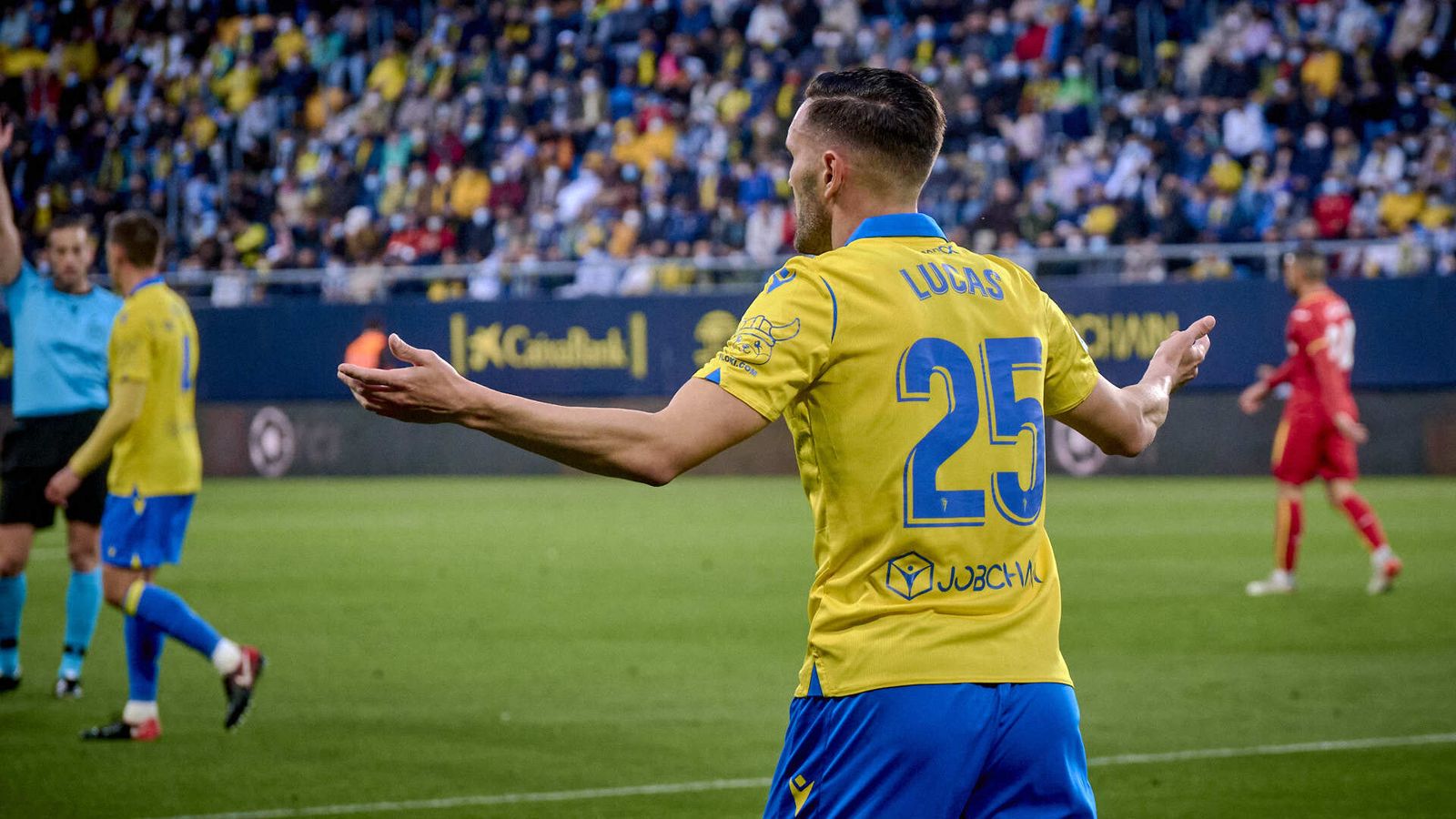 Partido de fútbol entre el Cádiz CF y el Getafe CF.