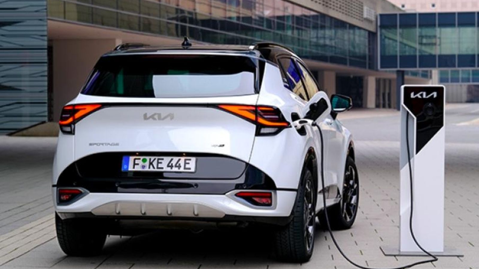 Se hace imprescindible conseguir mayor facilidad y coordinación para crear redes de carga para que los coches con mayor electrificación aumenten sus cuotas de ventas.