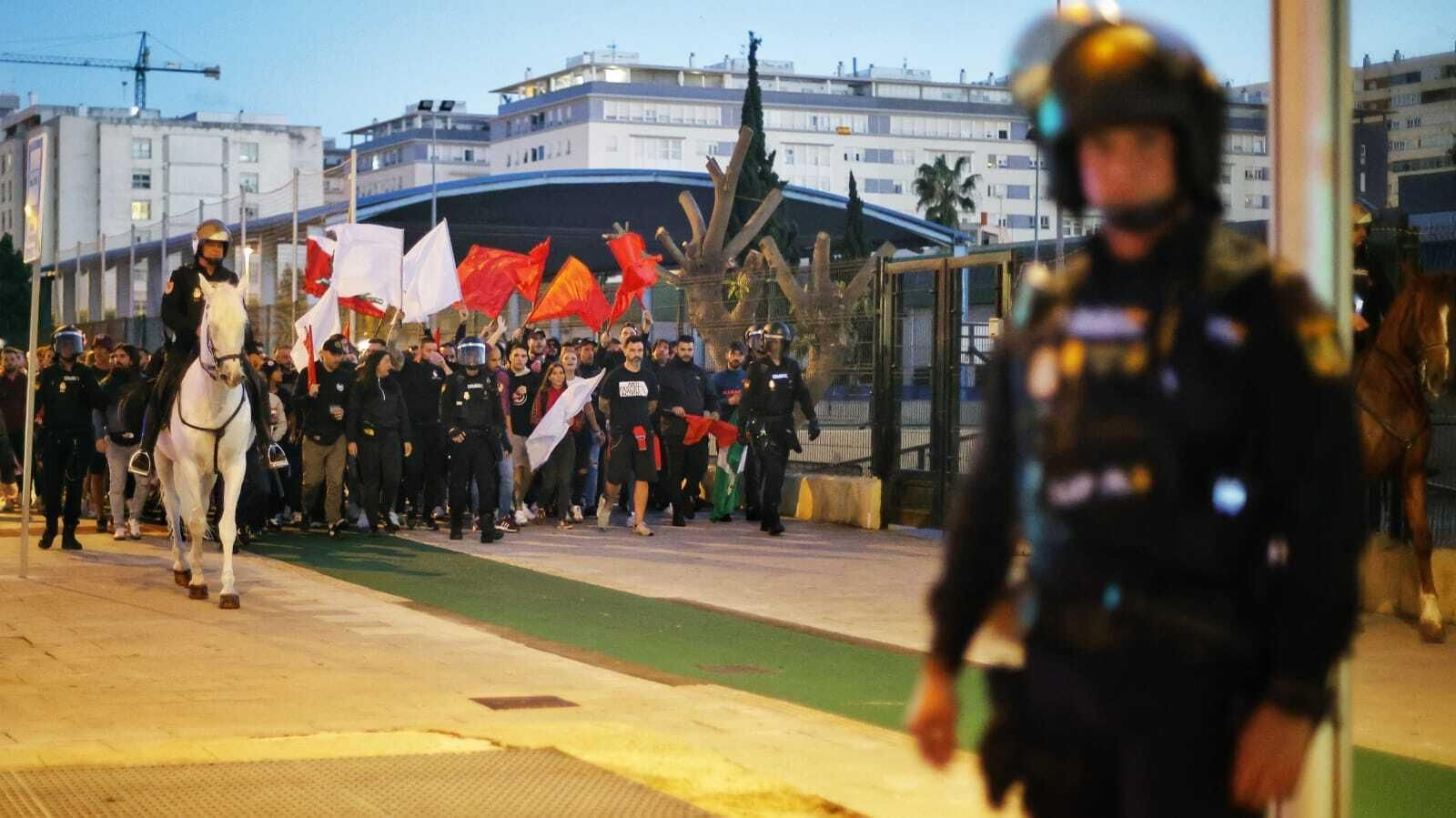 Búscate entre las imágenes del partido Cádiz Cf - Sevilla