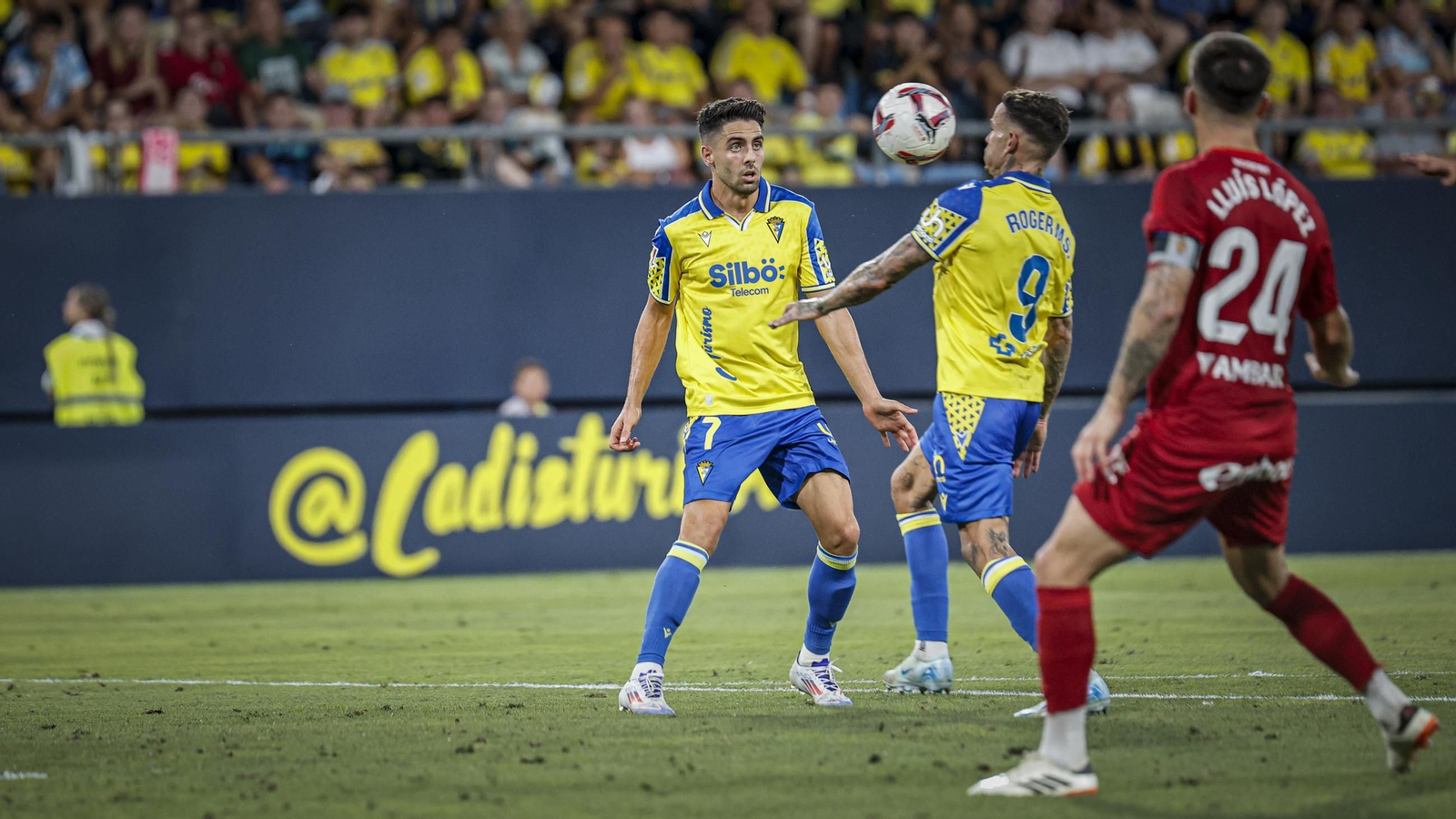 Búscate entre las fotos del partido de fútbol entre Cádiz CF y Real Zaragoza