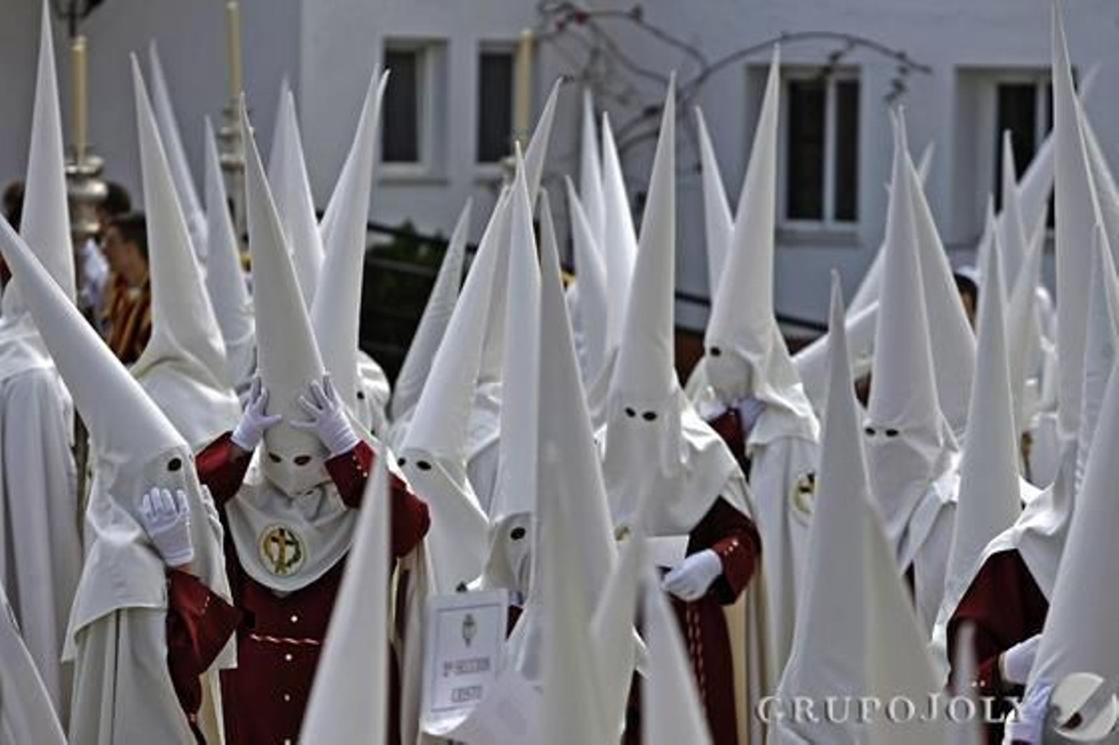 La Oración en el Huerto sale pero se ve obligada a volver a su templo a causa de la lluvia.

Foto: Julio Gonzalez