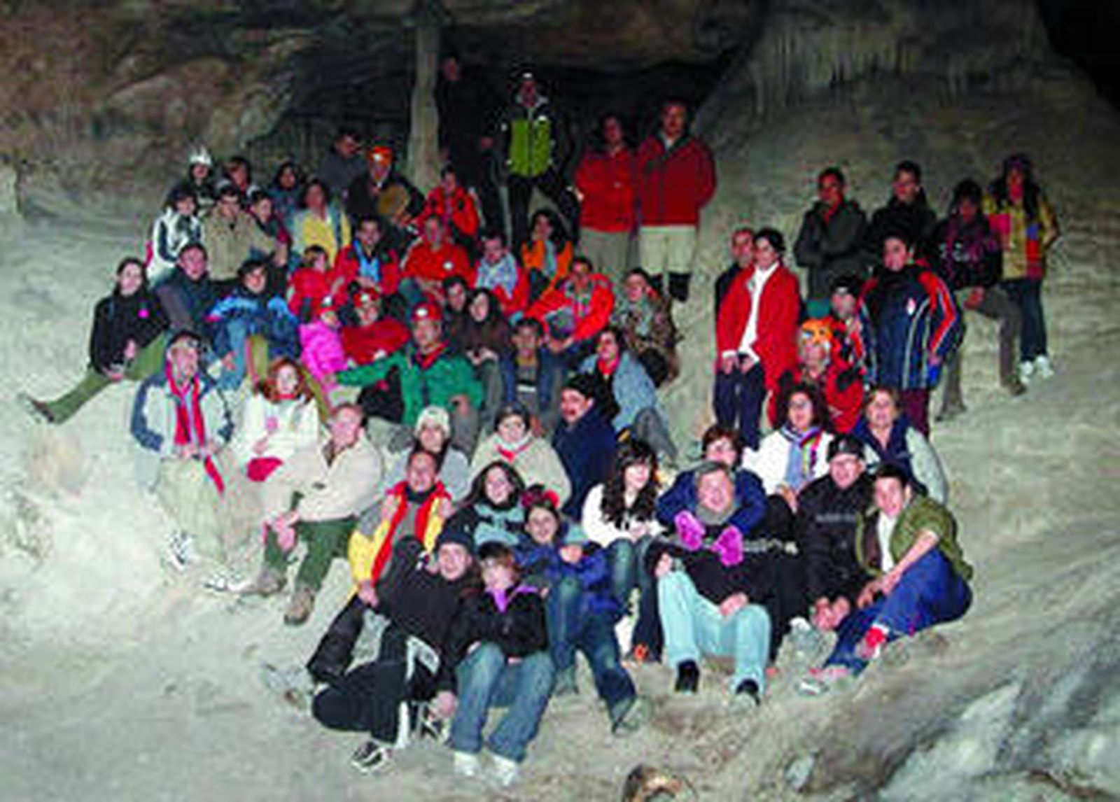 El grupo de espeleólogos el día de la colocación del belén.