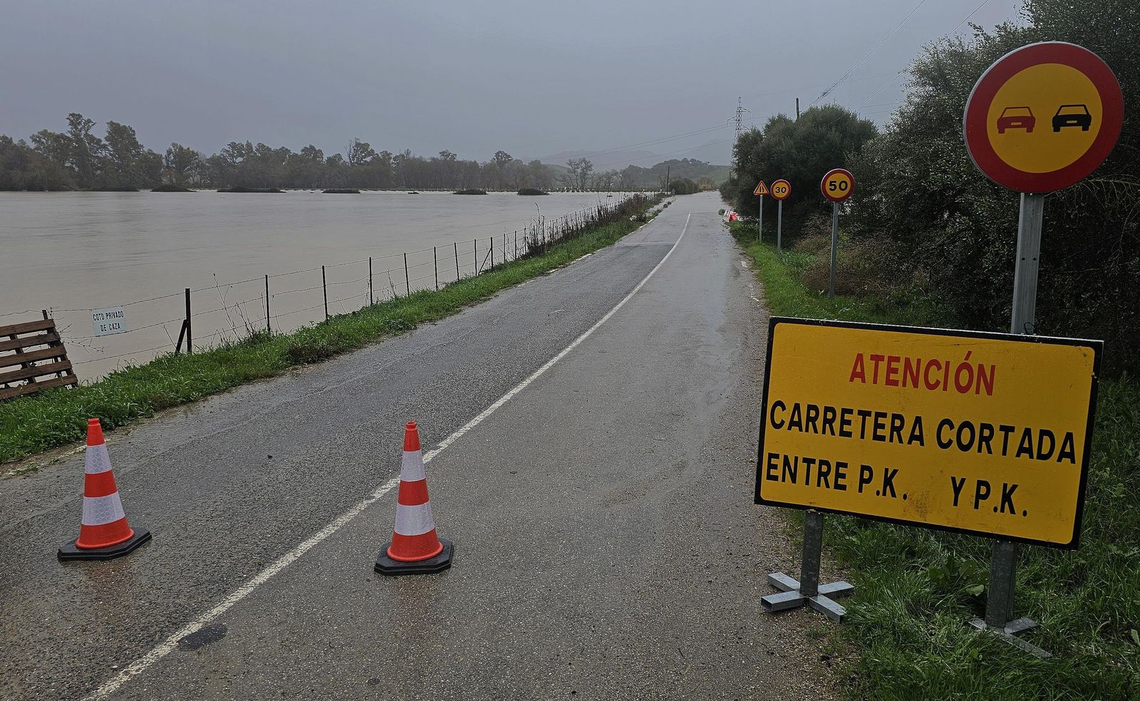 Fotos del temporal de lluvia y viento por la borrasca Kristin en Jimena de la Frontera, San Pablo de Buceite y San Martín del Tesorillo