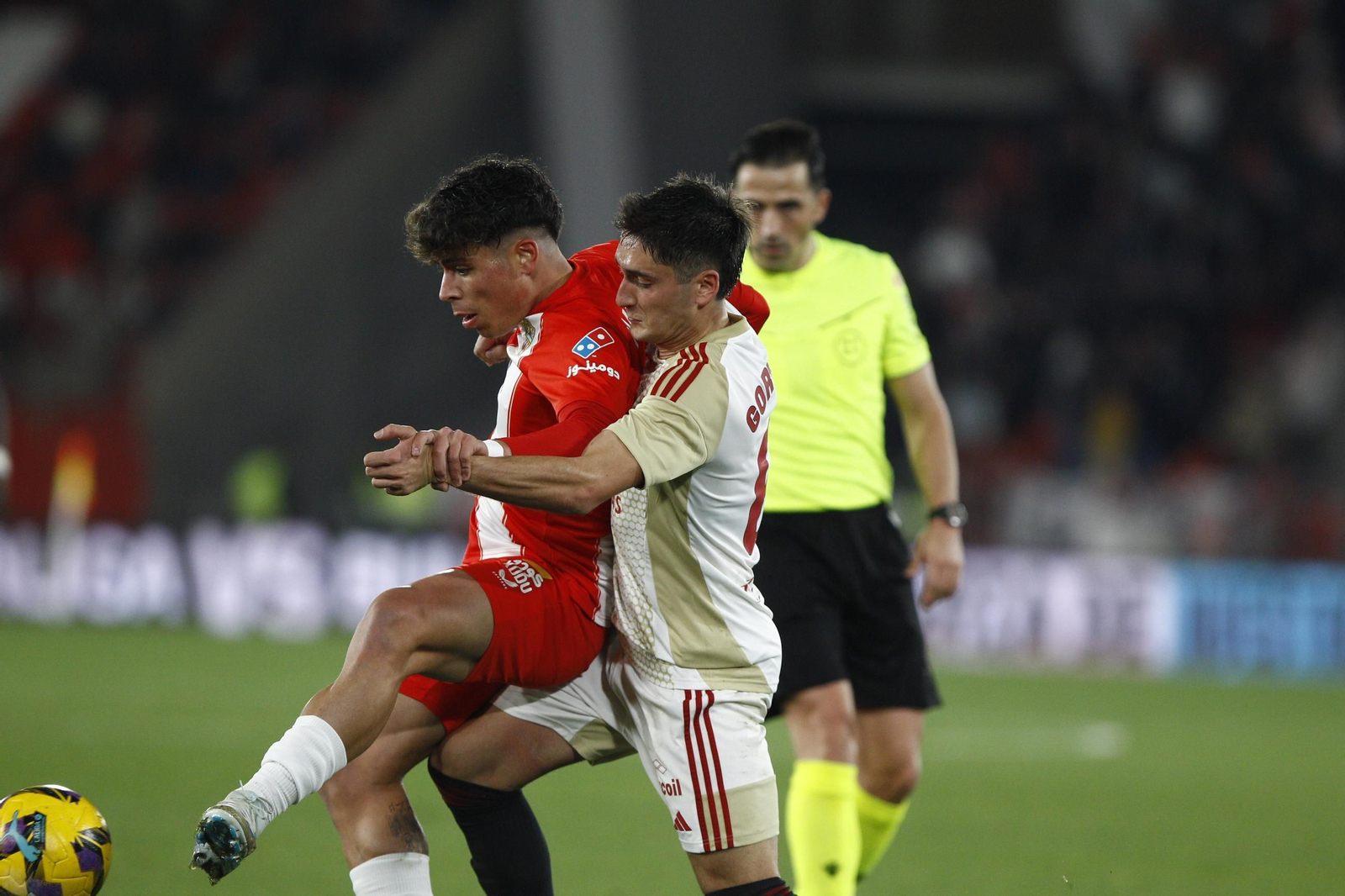 La U.D. Almería se impone por 1-0 al C.D. Mirandés y alcanza la segunda plaza, en imágenes