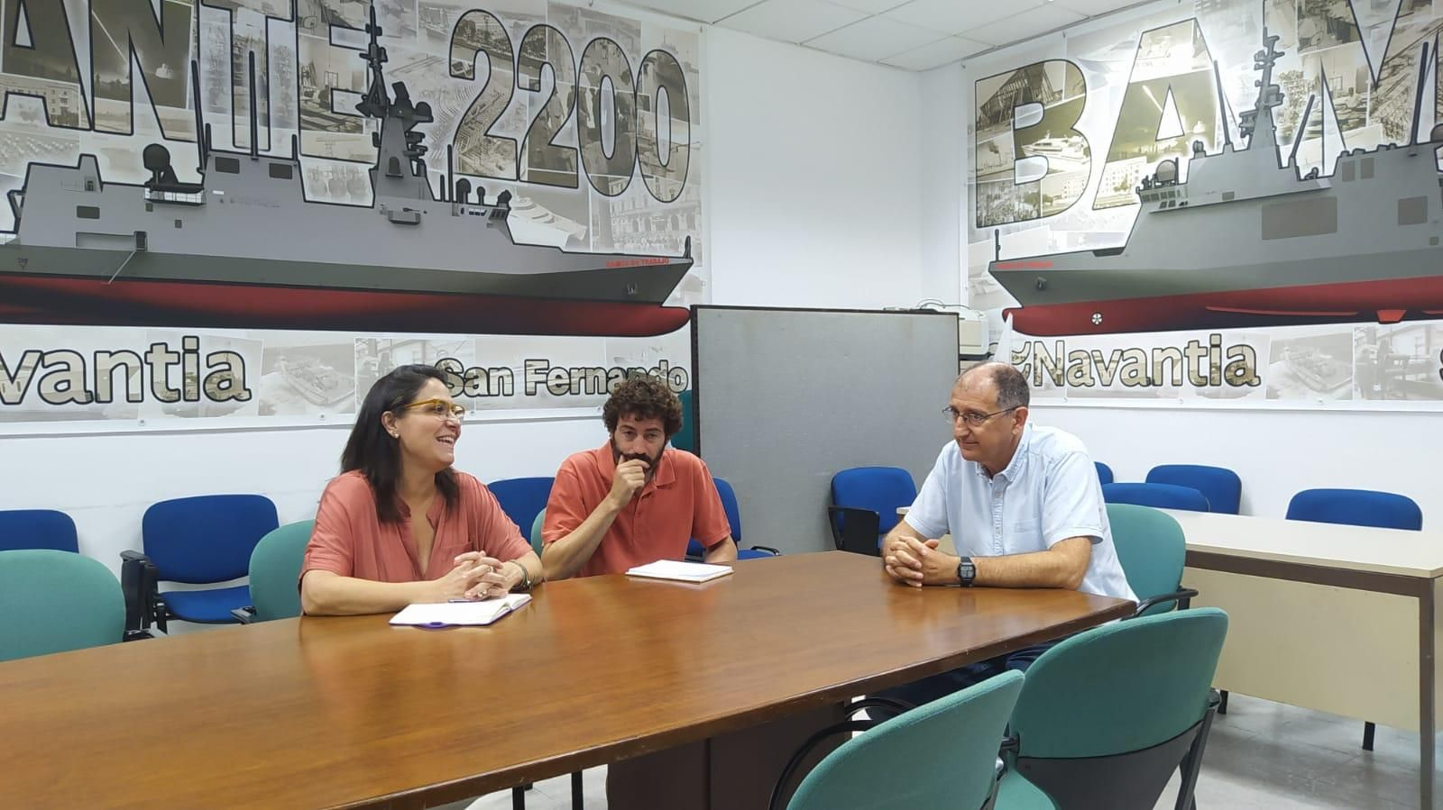Miembros del comité de Navantia San Fernando con la diputada de Sumar Esther Gil de Reboleño. Miembros del comité de Navantia San Fernando con la diputada de Sumar Esther Gil de Reboleño.