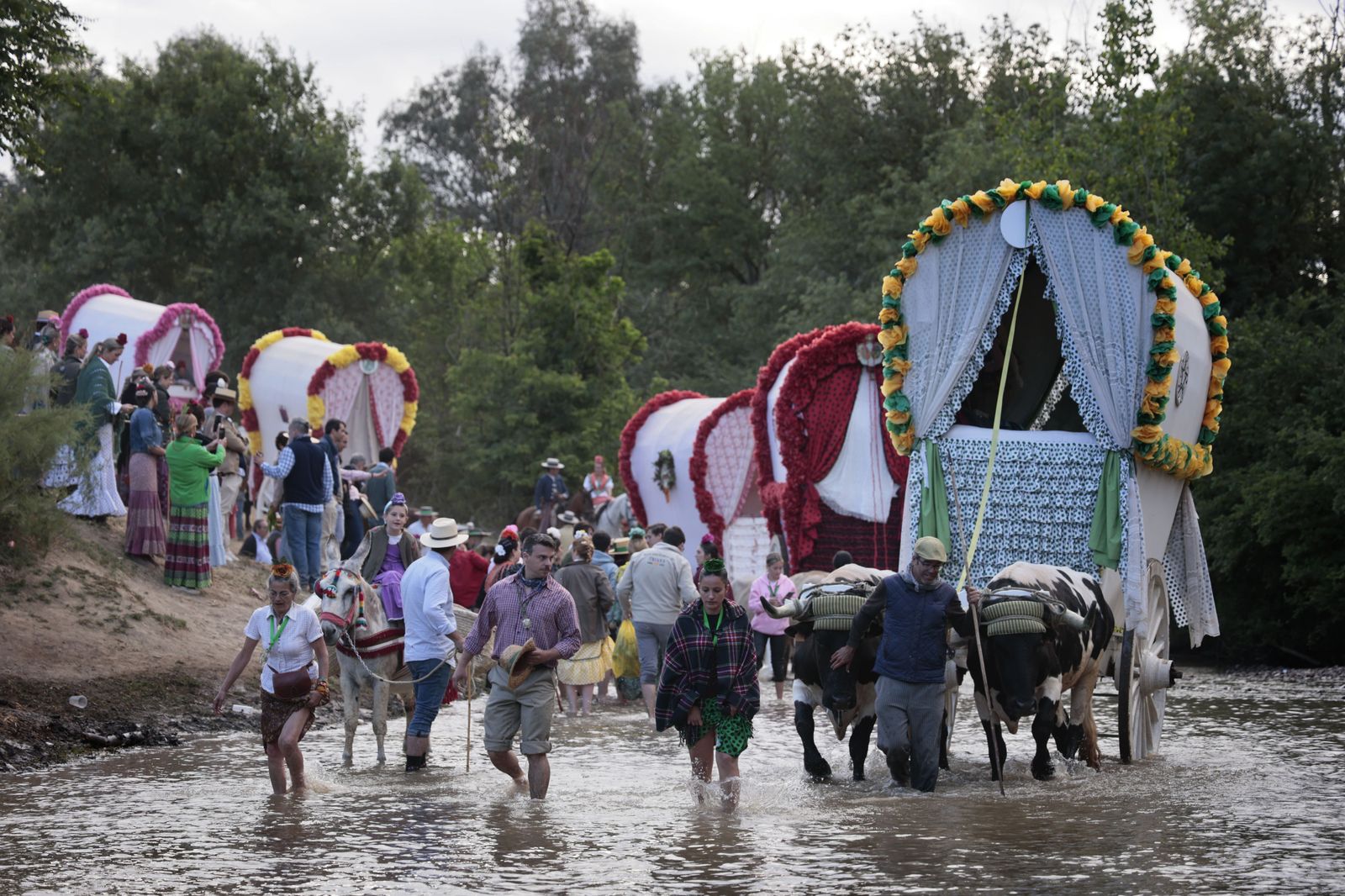 Las mejores imágenes del paso de Sevilla y Triana por el Quema
