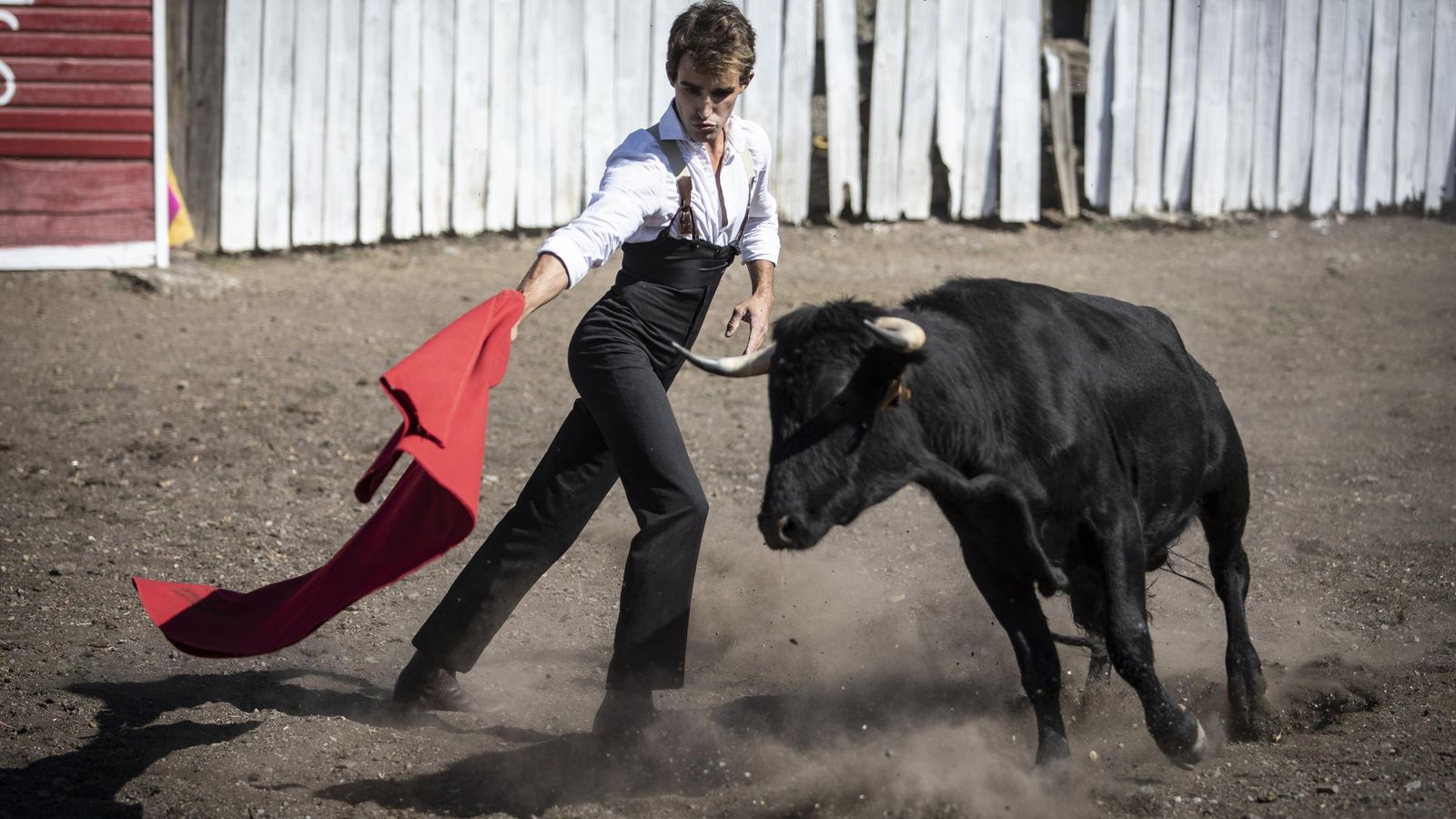 Alumno de la Escuela taurina de Baza probando las cualidades de los novillos de Julia Miralles