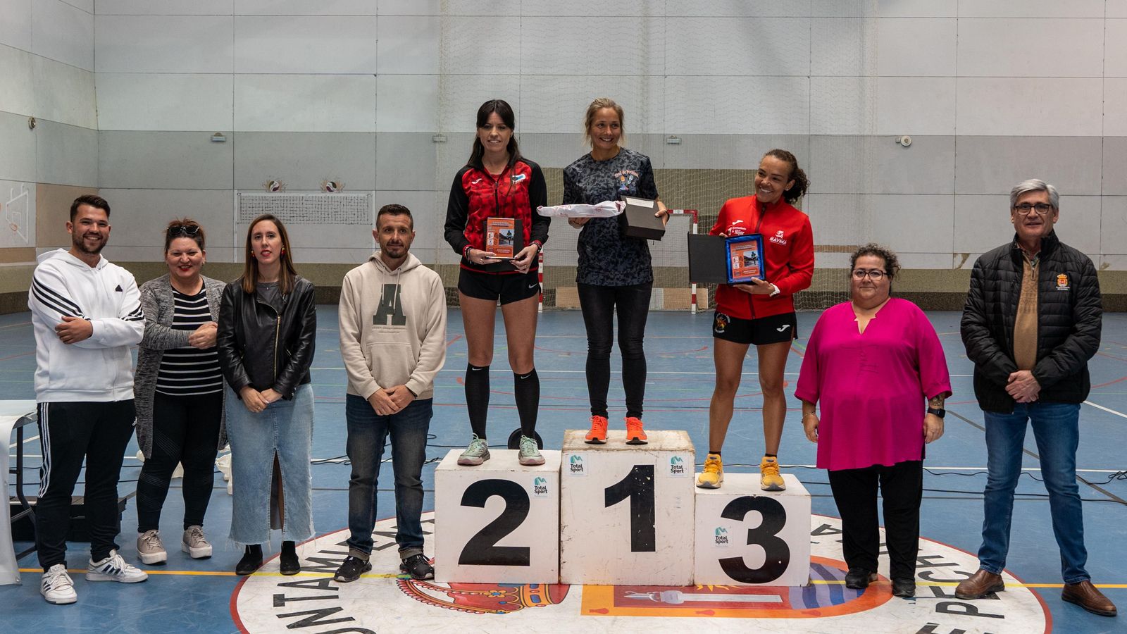 Uno de los podios de la prueba en categoría femenina. Uno de los podios de la prueba en categoría femenina.