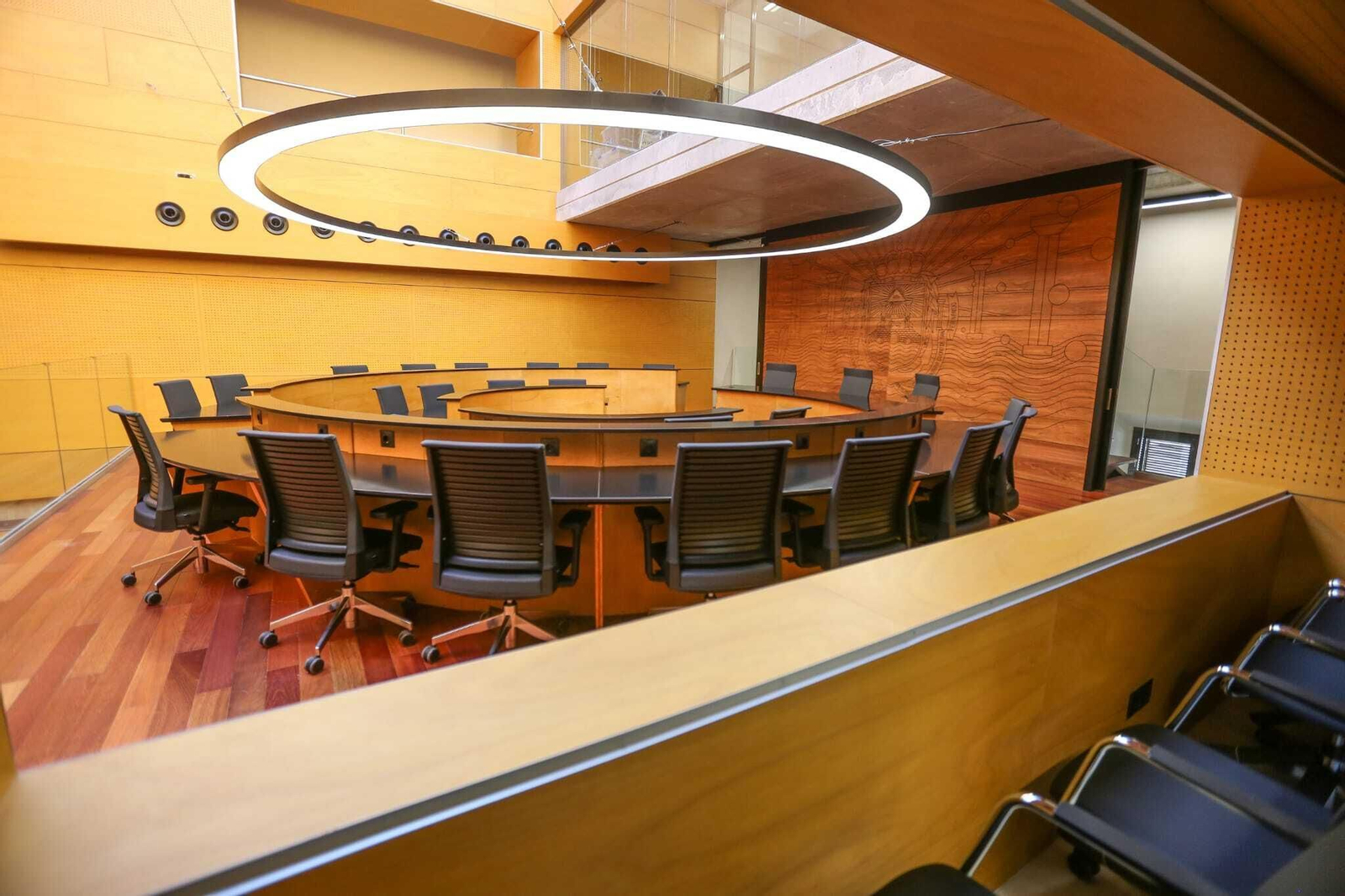 La apertura del Ayuntamiento de San Fernando ya rehabilitado, en imágenes