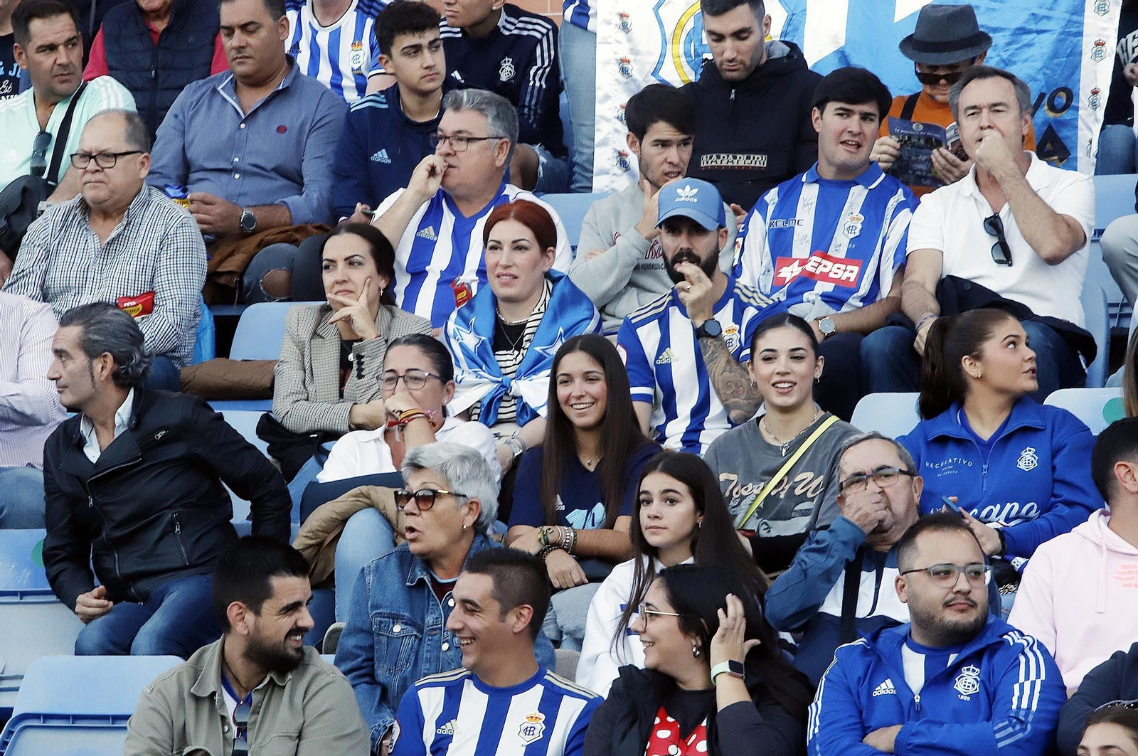 Gran ambiente en las gradas del Nuevo Colombino para el Recre-At Sanluqueño, en imágenes