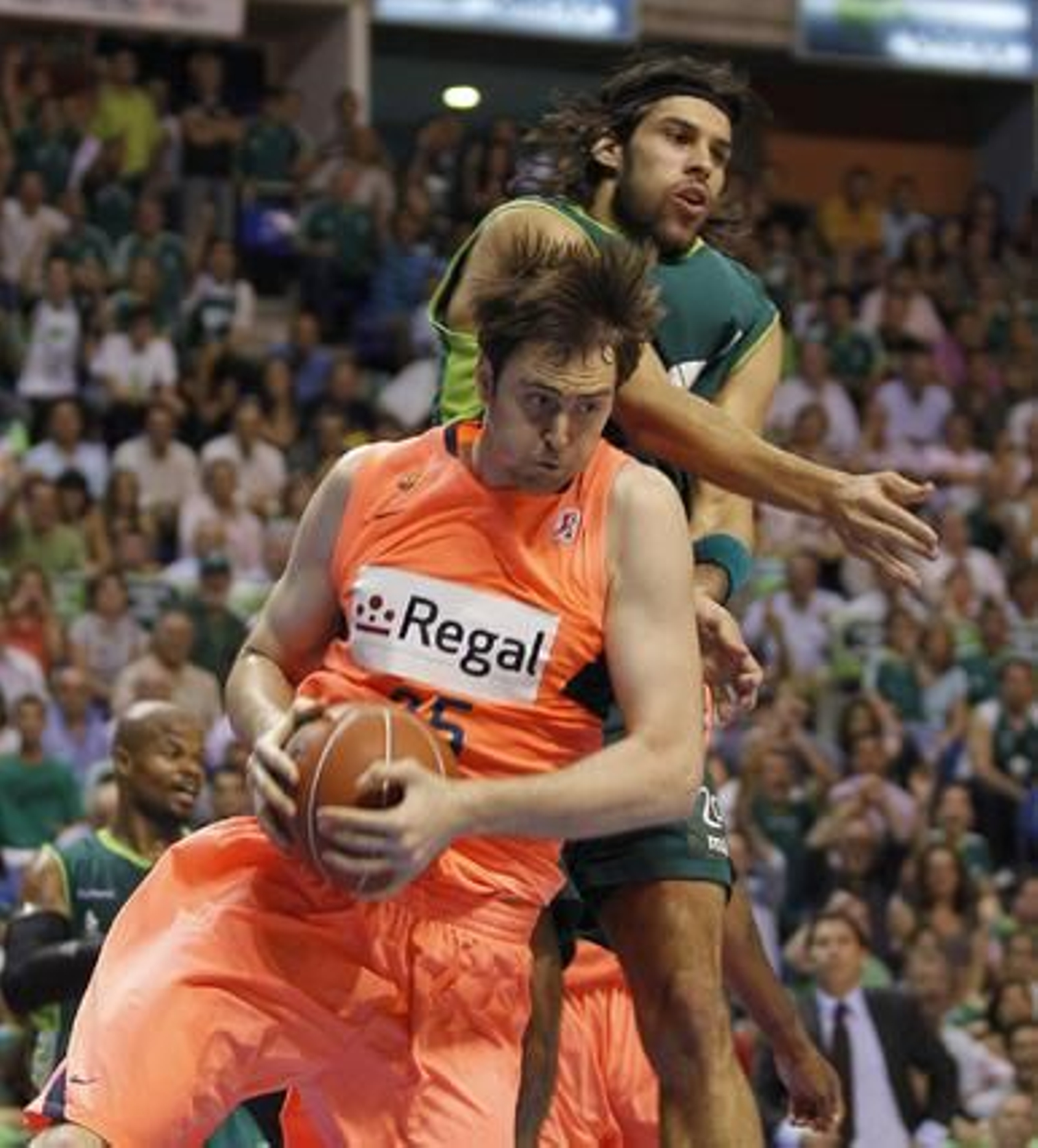 Unicaja cae eliminado de los play-off de la ACB en semifinales ante el Barcelona. / Sergio Camacho