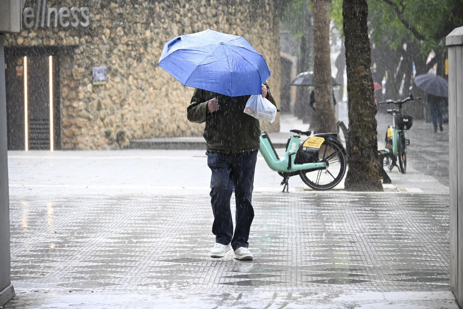 Imágenes de la lluvia de hoy en Huelva