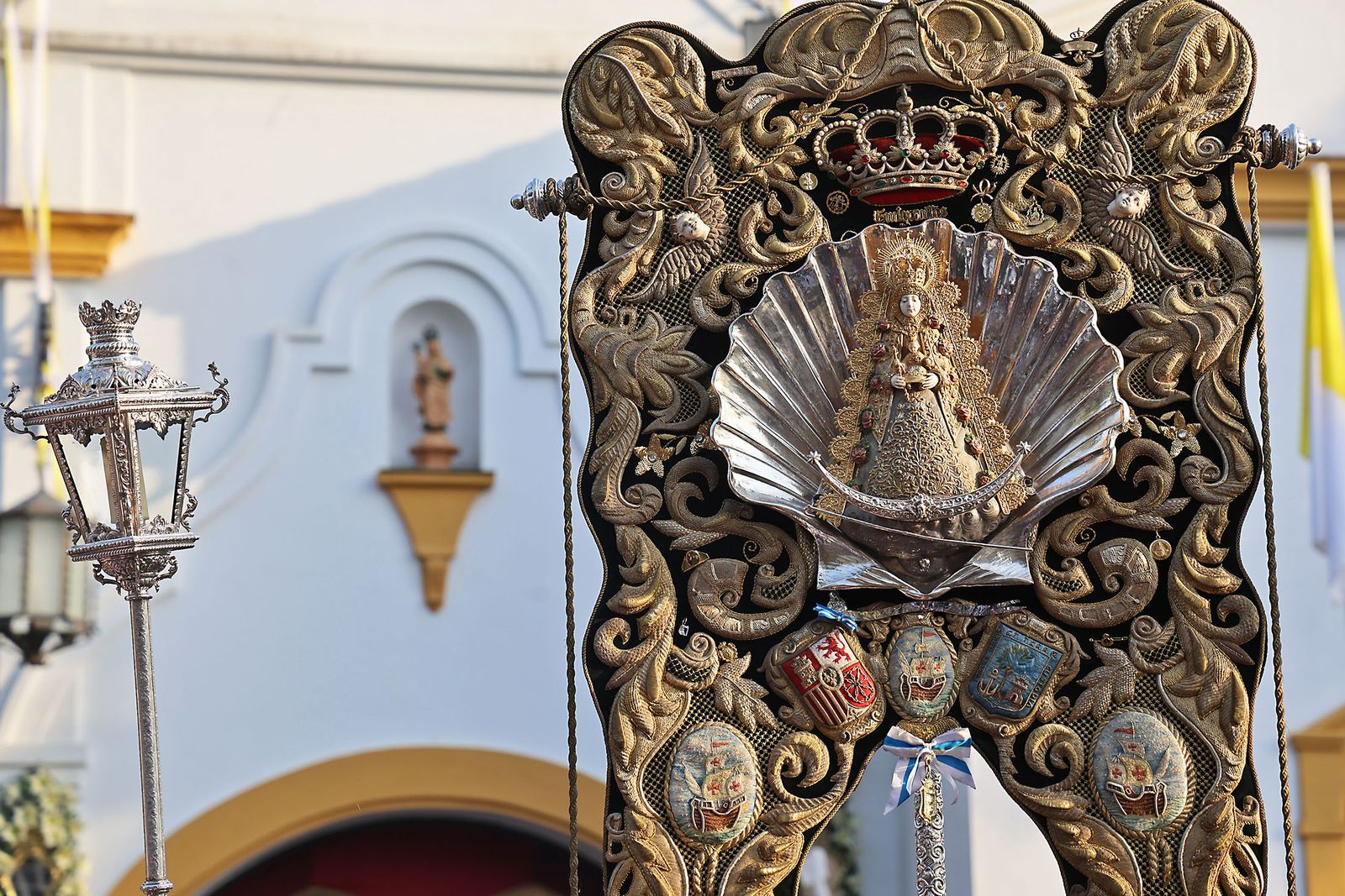 Imágenes del Rosario Jubilar rociero celebrado por las 25 hermandades filiales de la Matriz de Almonte en La Merced