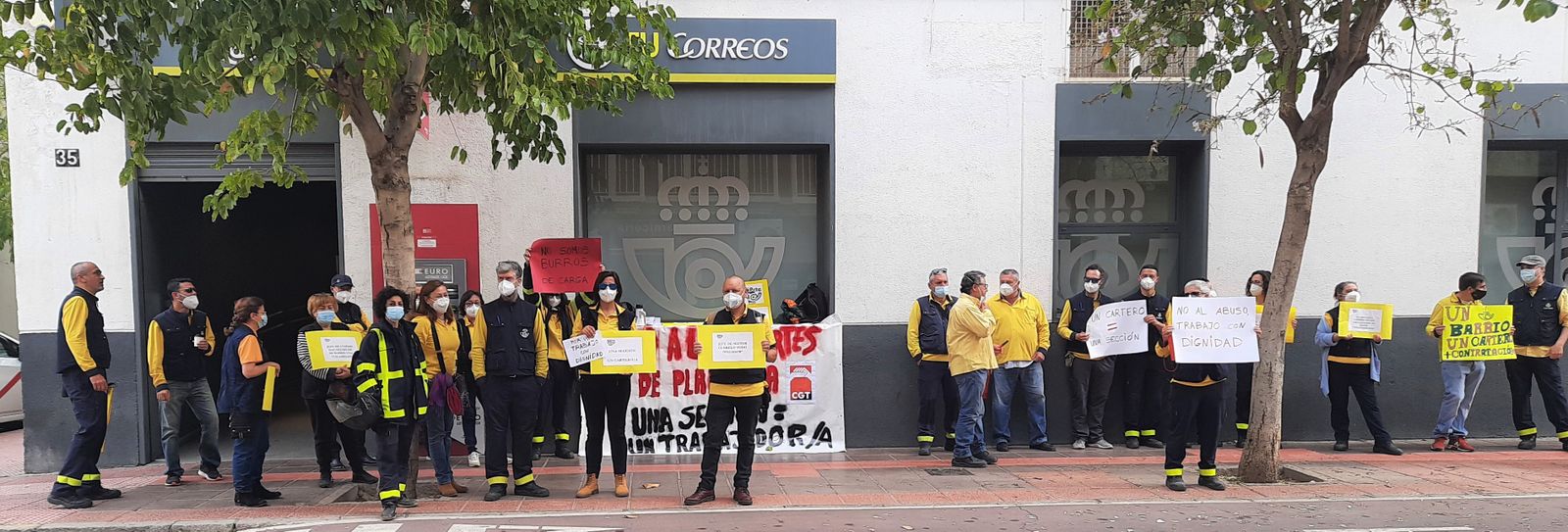 Trabajadores de Correos en huelga.