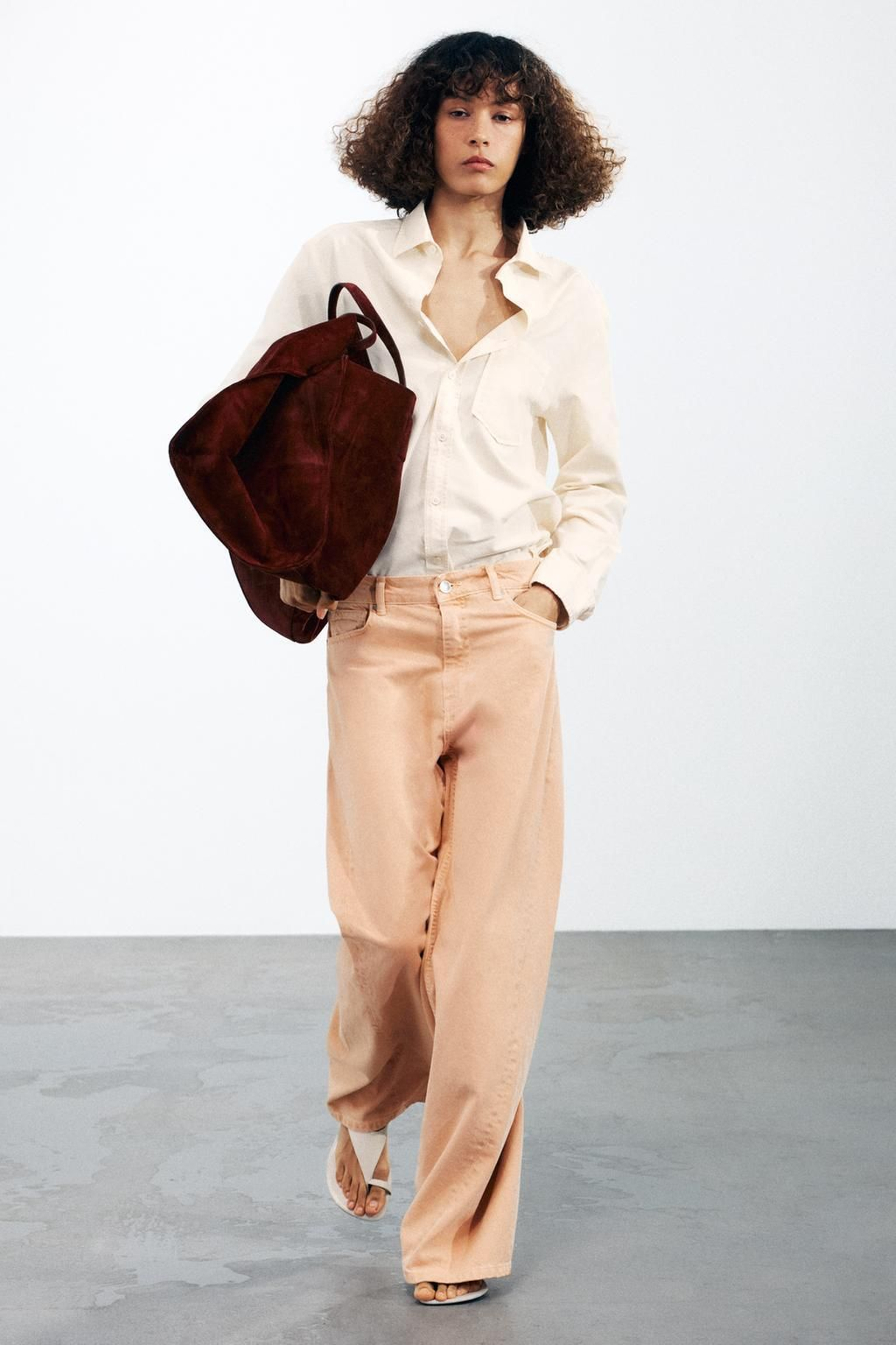 Vaqueros naranja de Zara.