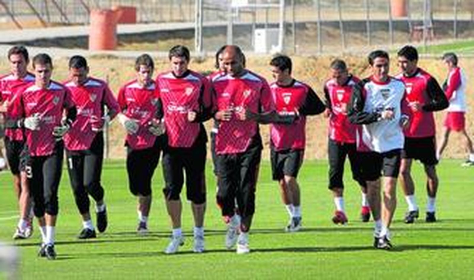 Jiménez, junto a un grupo con Redondo, penúltimo en debutar, y Dani Jiménez.