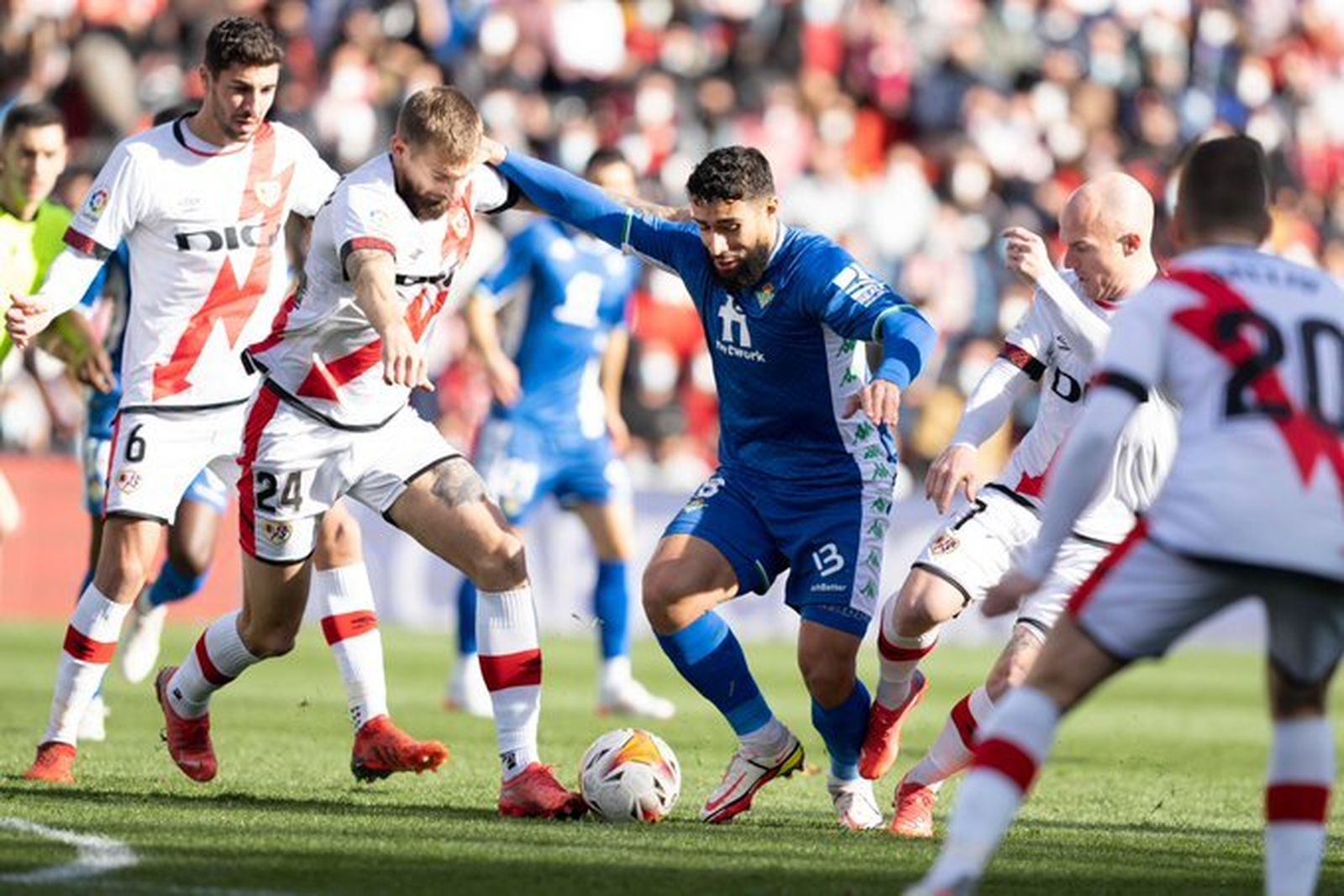 Fekir, en un lance del partido.