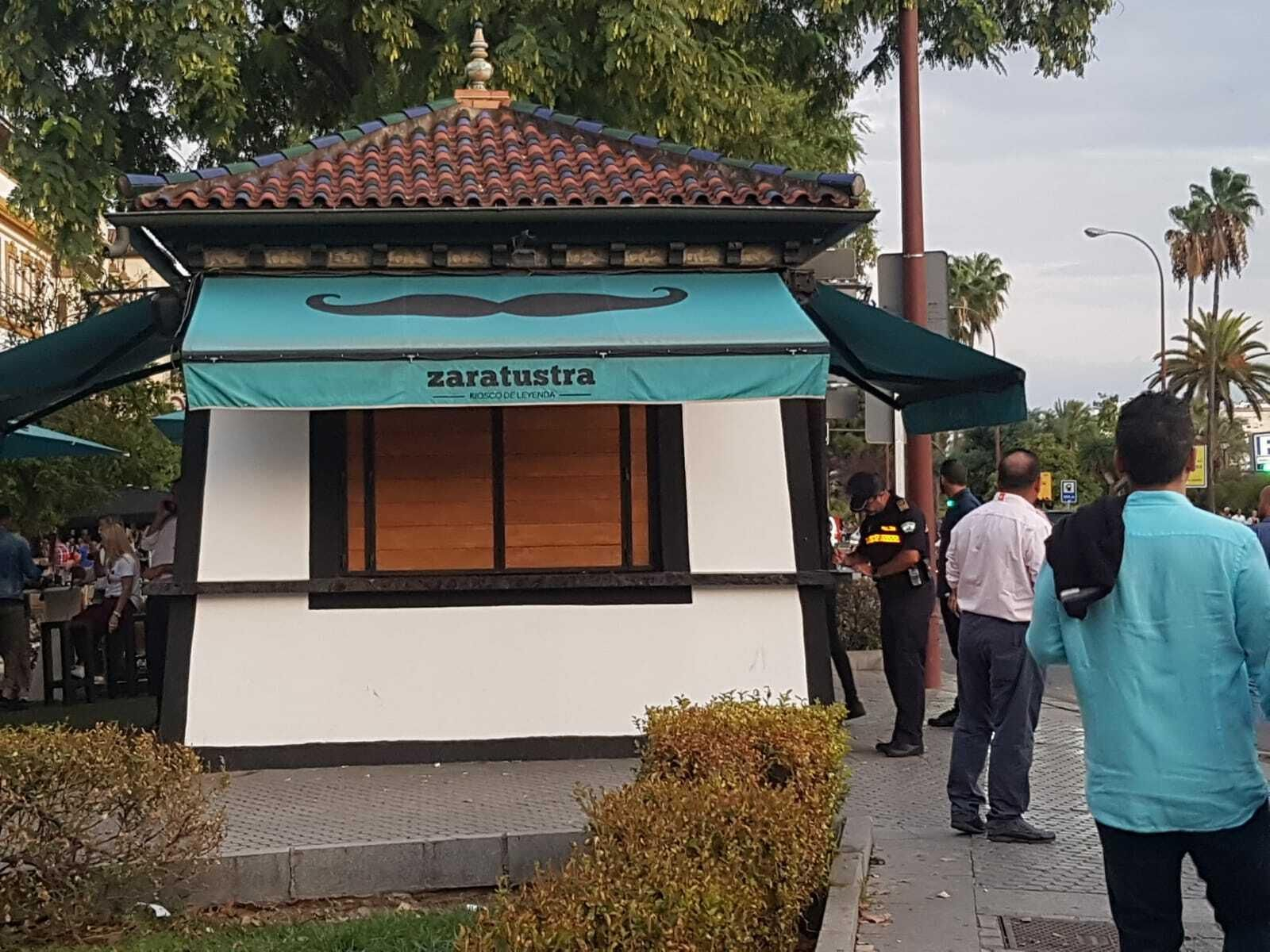 La Policía Local cerró el quiosco el pasado fin de pasado por vender bebidas alcohólicas.