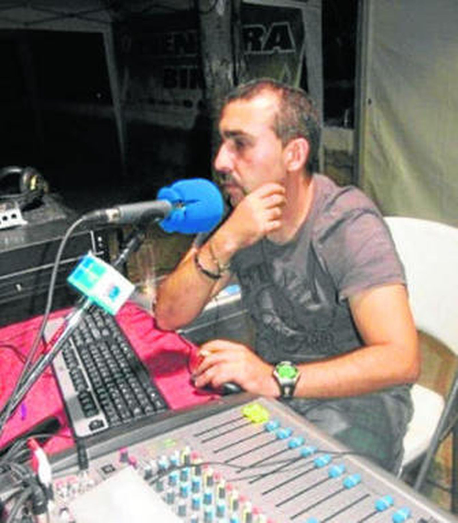 Antonio Almécija es el conductor del programa.