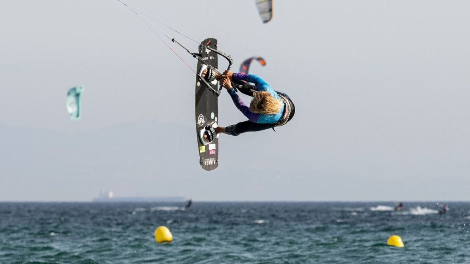 Una maniobra de uno de los participantes en la cita de Tarifa