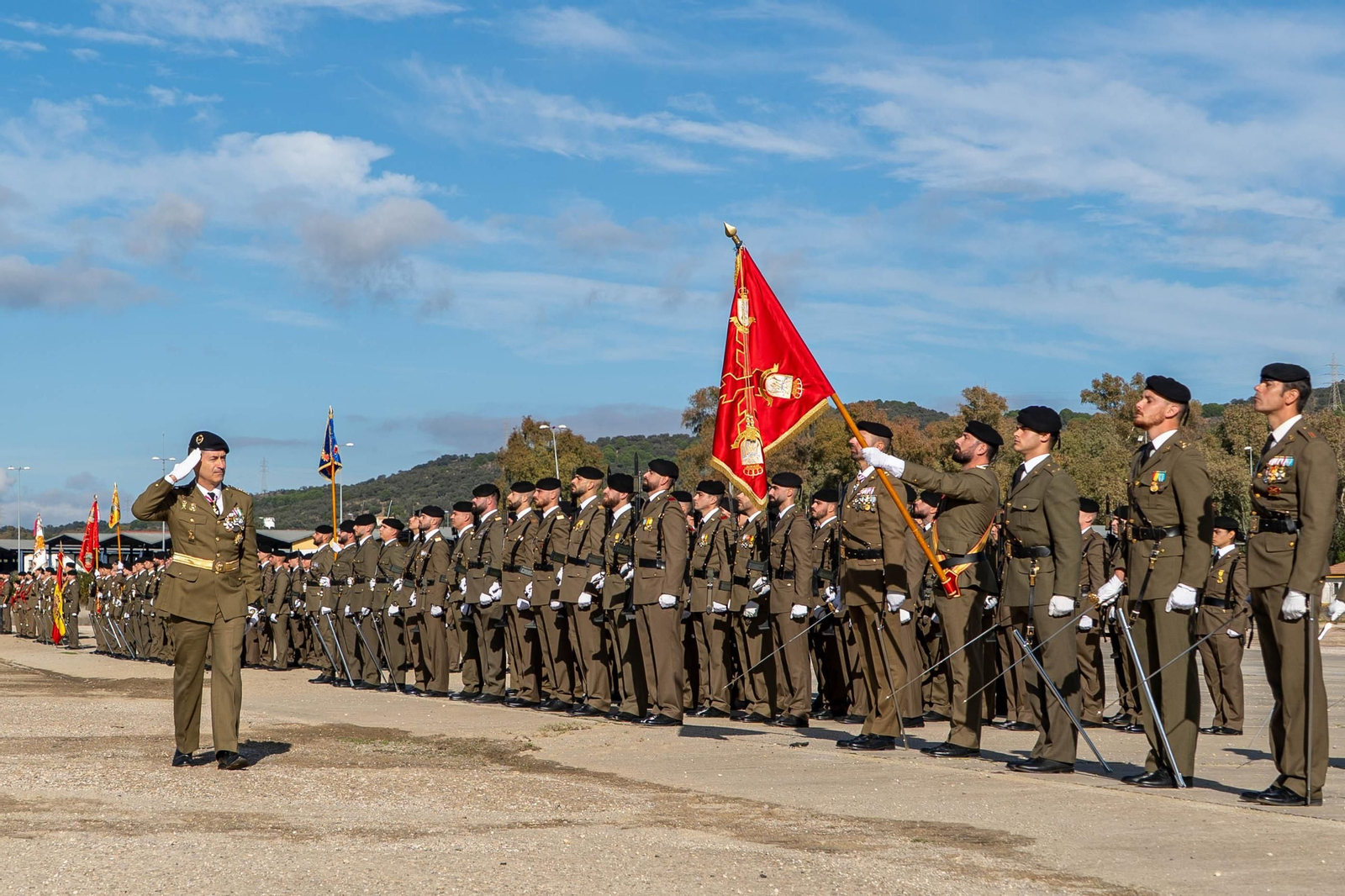 Las mejores imágenes del homenaje de la BRI X a la Inmaculada en Cerro Muriano