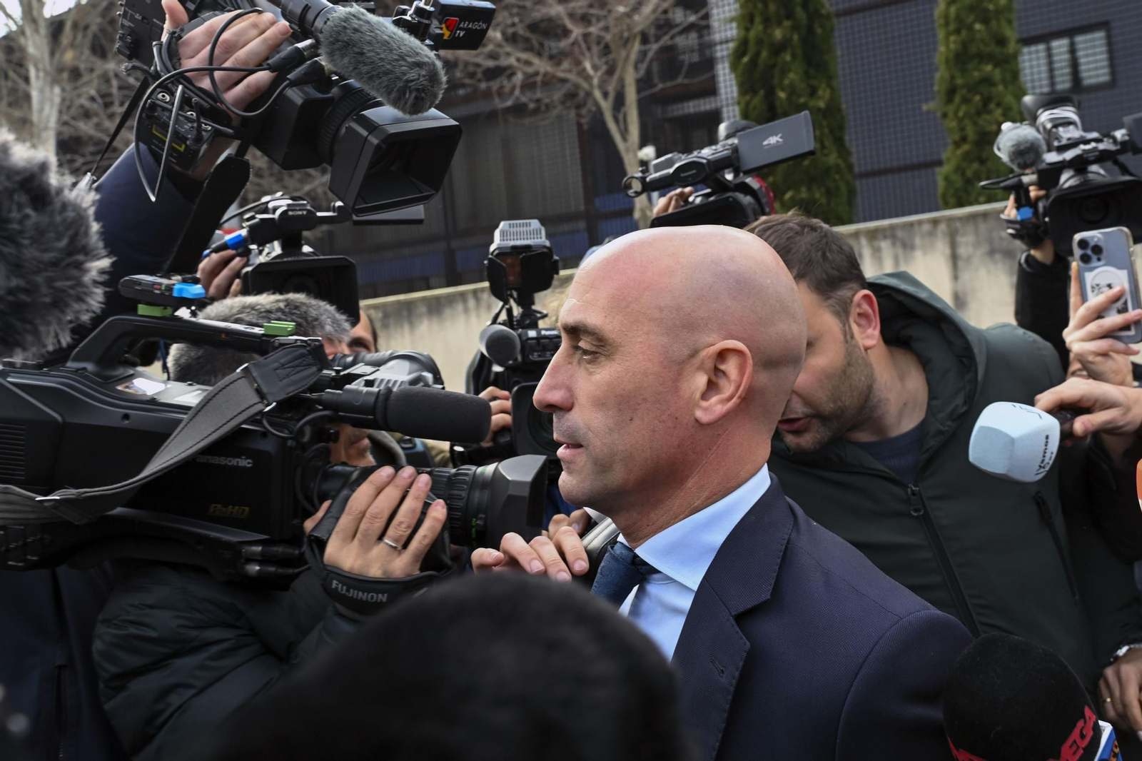 Las fotos del día de la declaración de Rubiales en el juicio