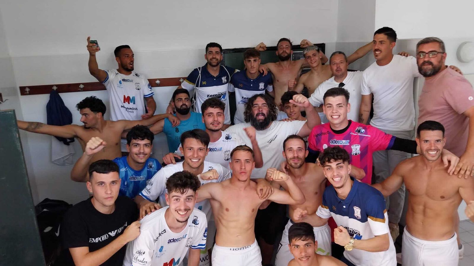 Los industrialistas celebran el triunfo en Jédula.