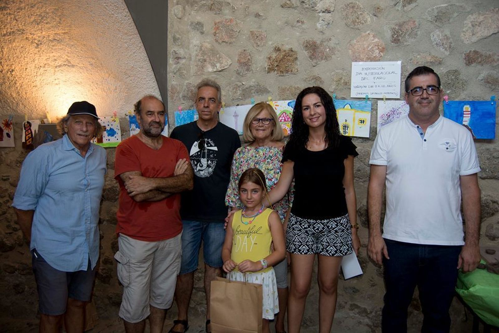 Entrega de premios a los ganadores en categoría dibujo y escultura.