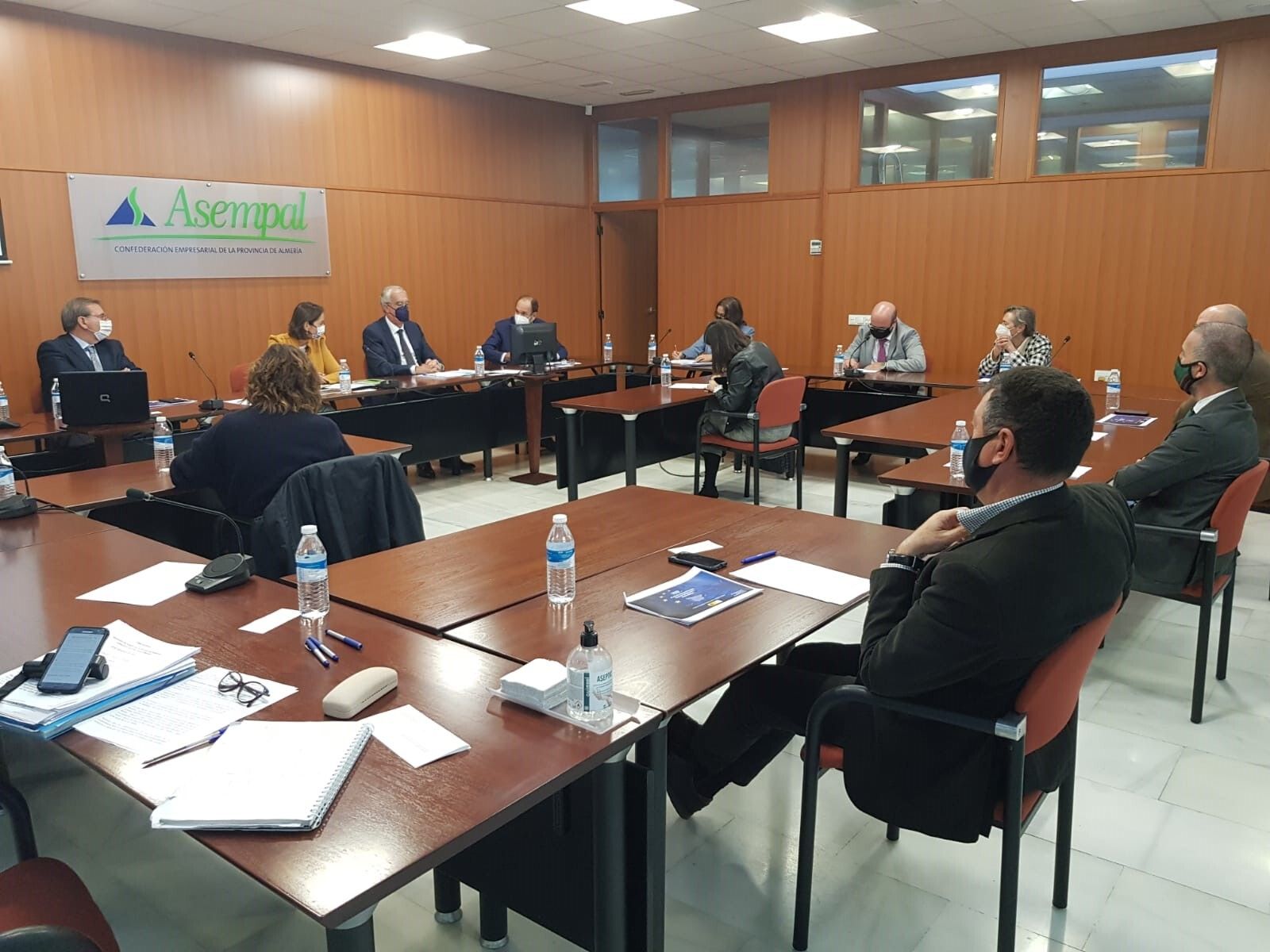 Visita de la ministra de Industria, Comercio y Turismo, Reyes Maroto, a la patronal almeriense esta mañana.