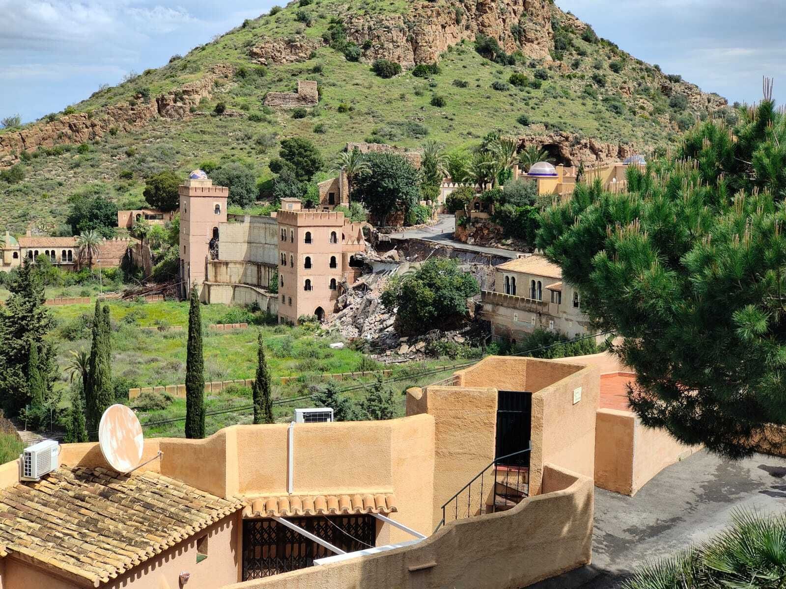 El derrumbe de un mirador en la sierra de Turre, en imágenes
